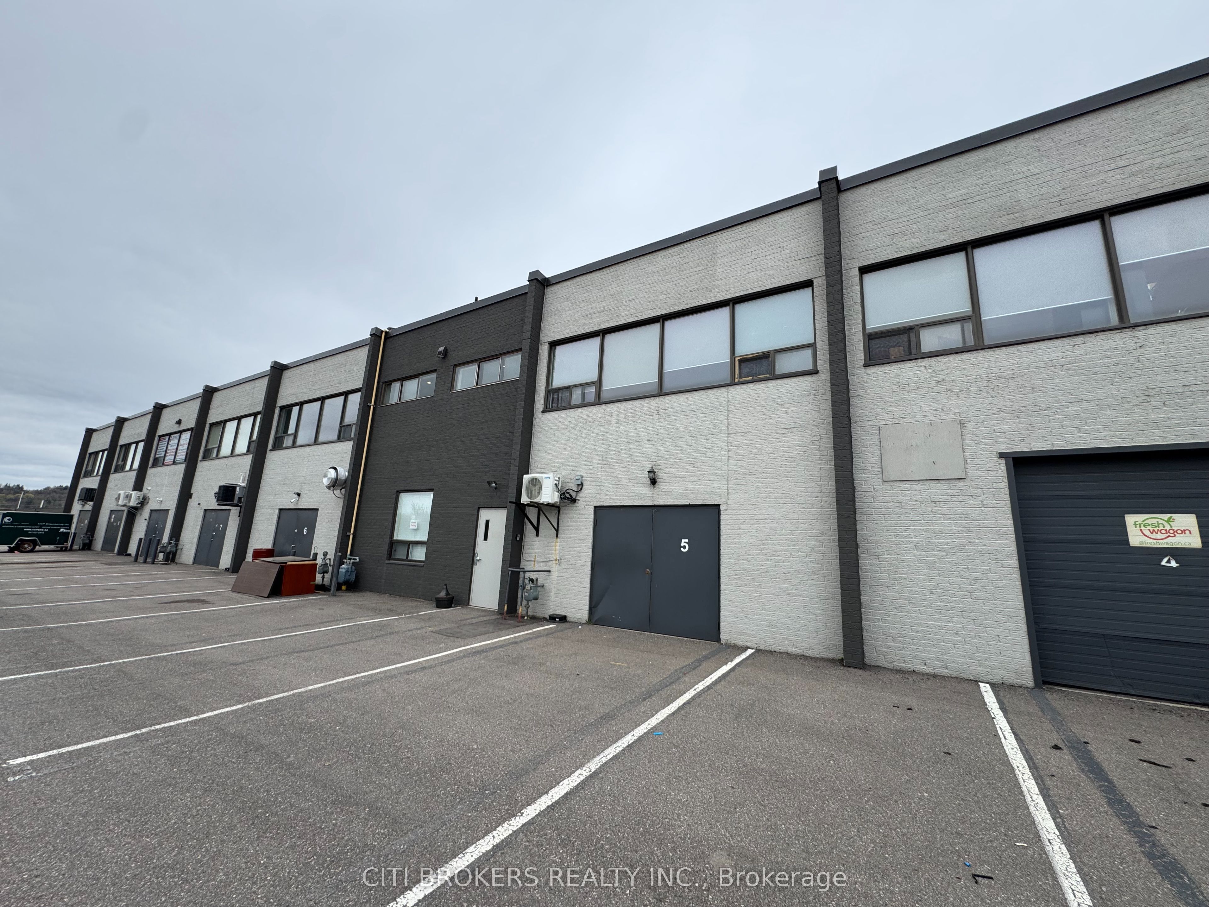 50 Steeles Ave Property Photo 4