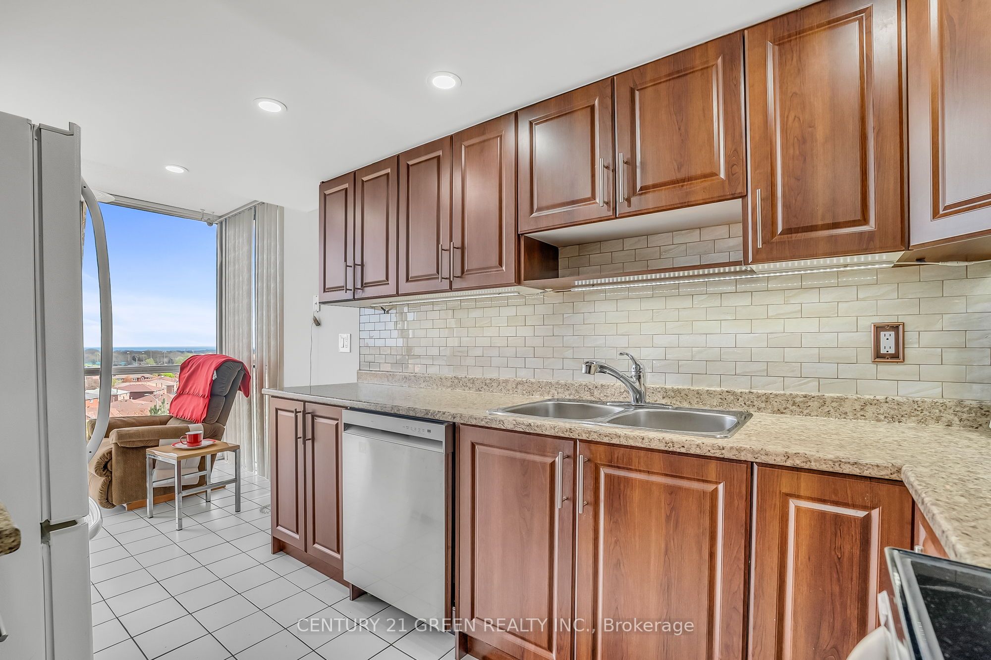 #706 - 350 Webb Drive Property Photo 10