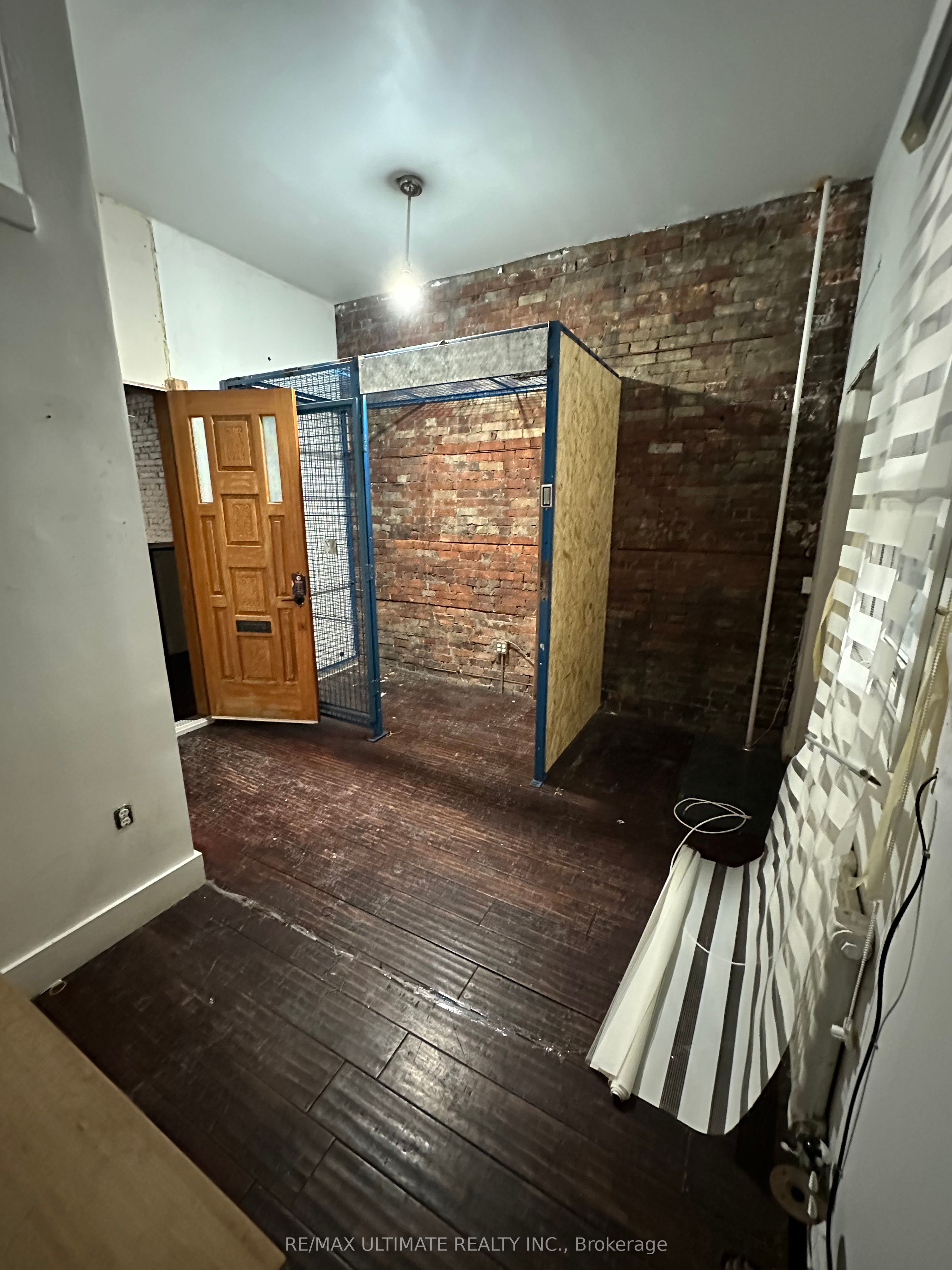 1275 Queen Street W Property Photo 5