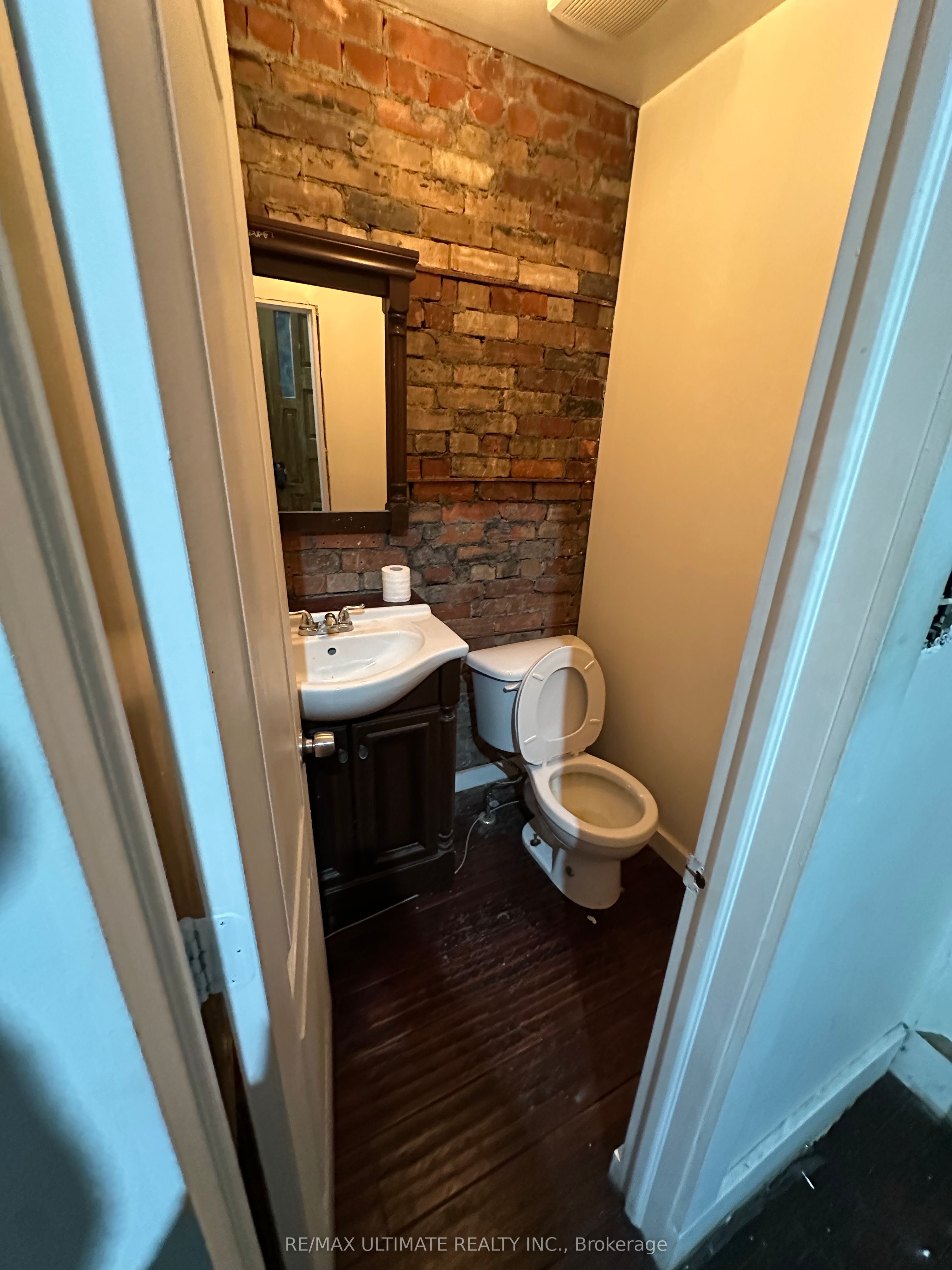 1275 Queen Street W Property Photo 6