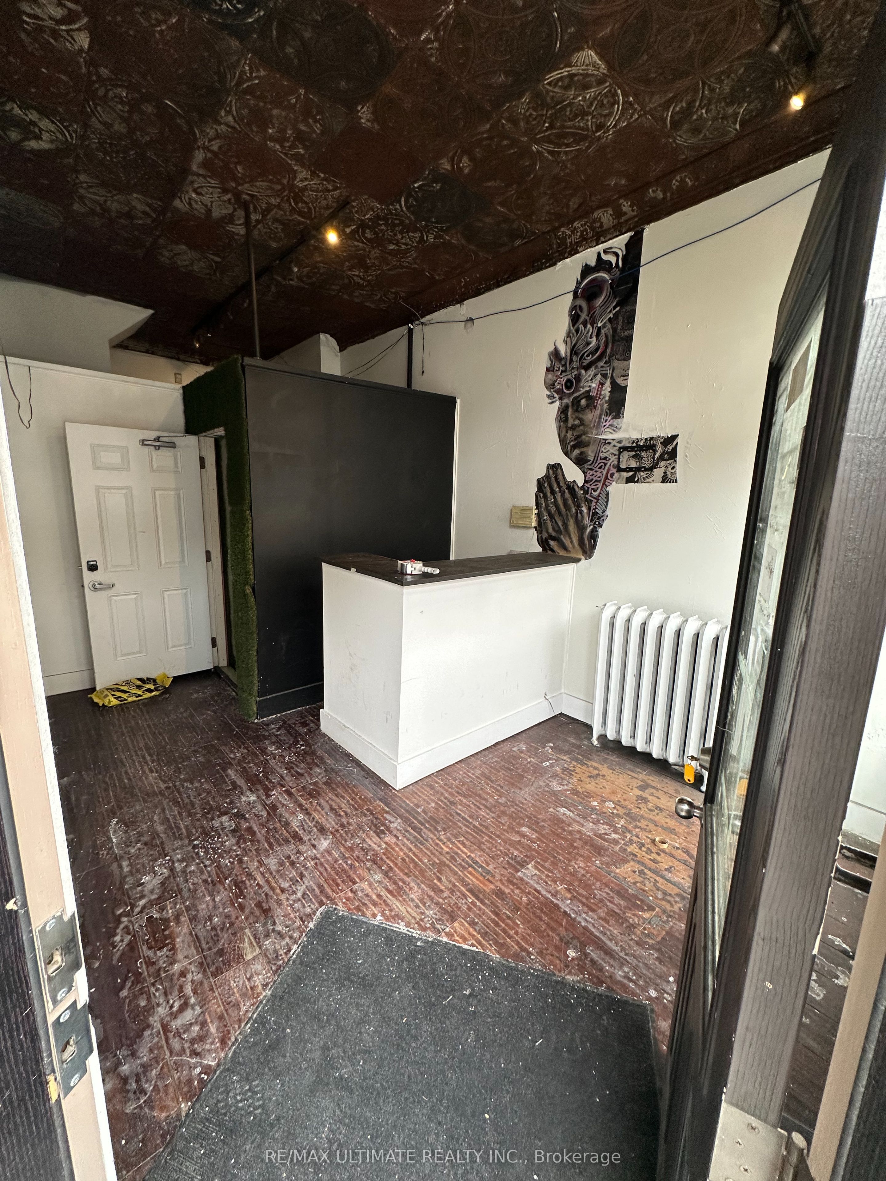 1275 Queen Street W Property Photo 7