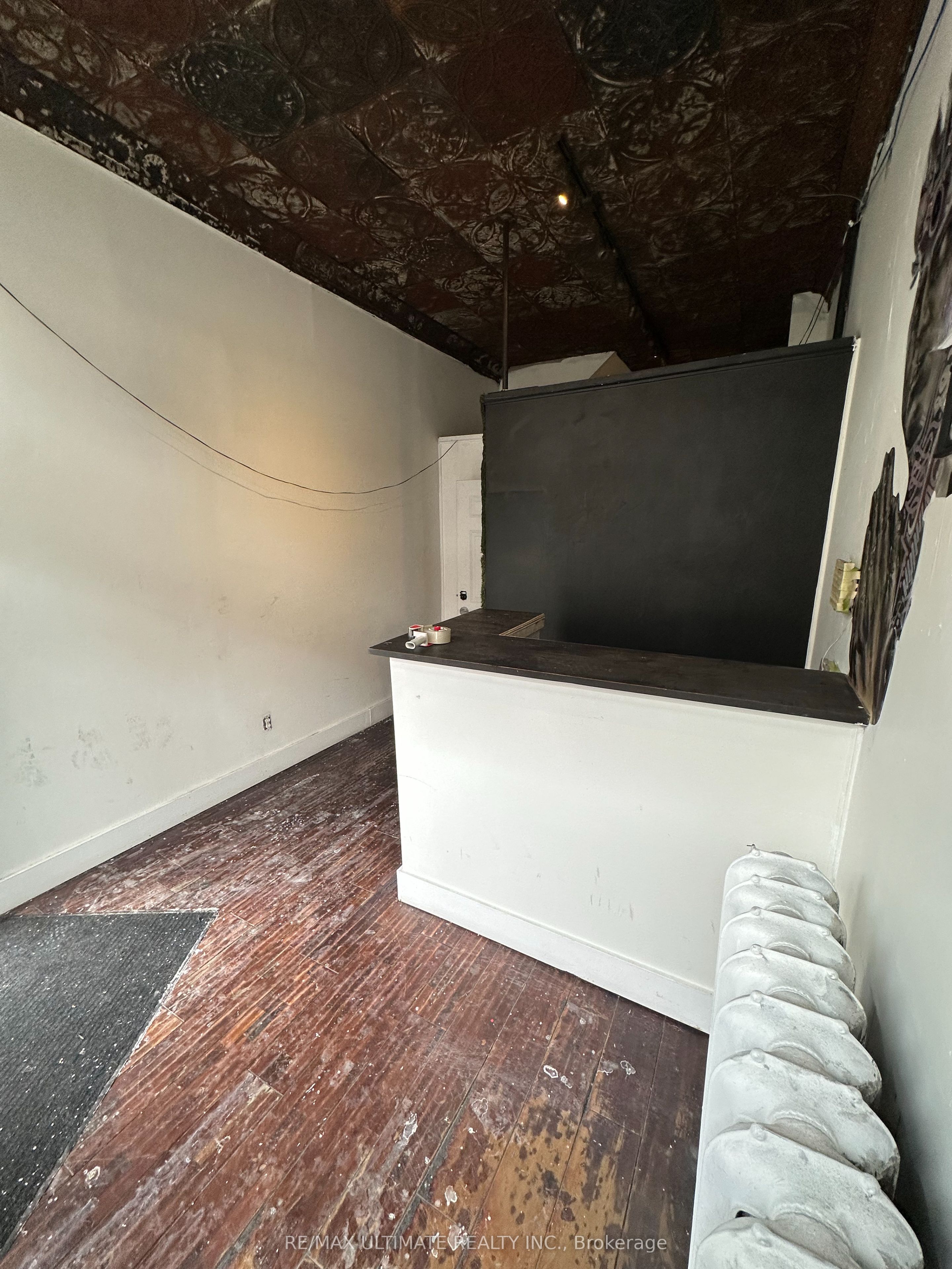 1275 Queen Street W Property Photo 8