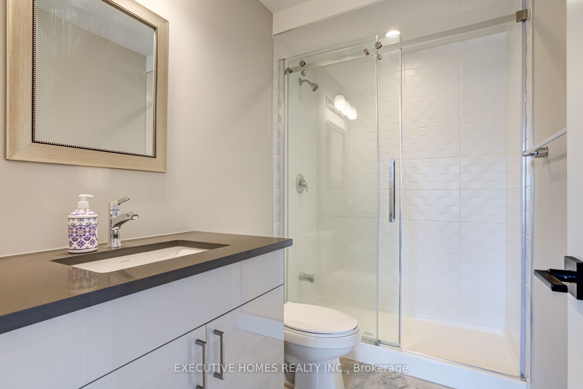 1586 Severn Drive Property Photo 27
