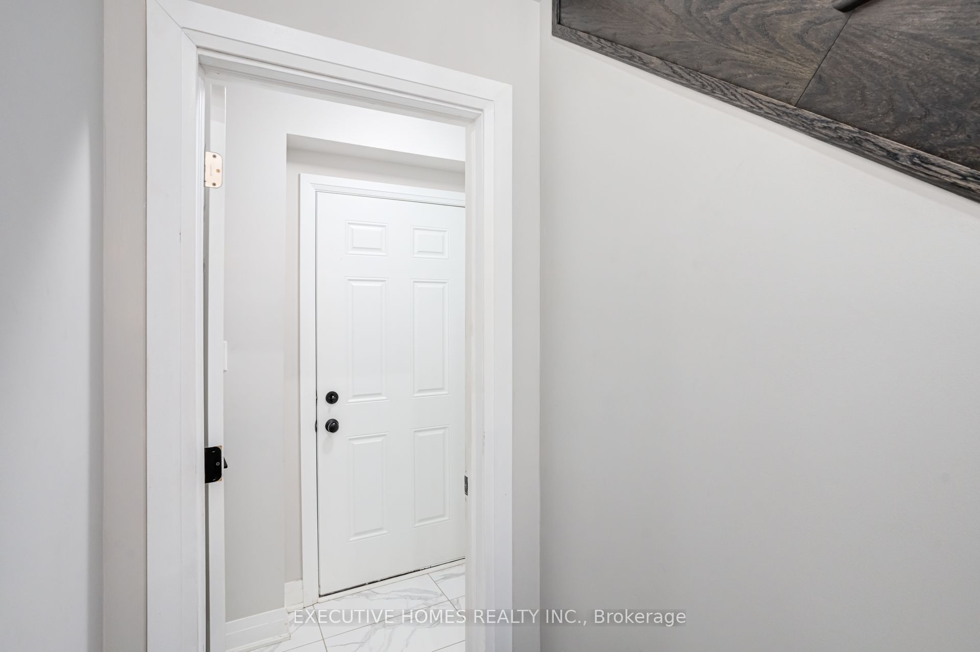 1586 Severn Drive Property Photo 34
