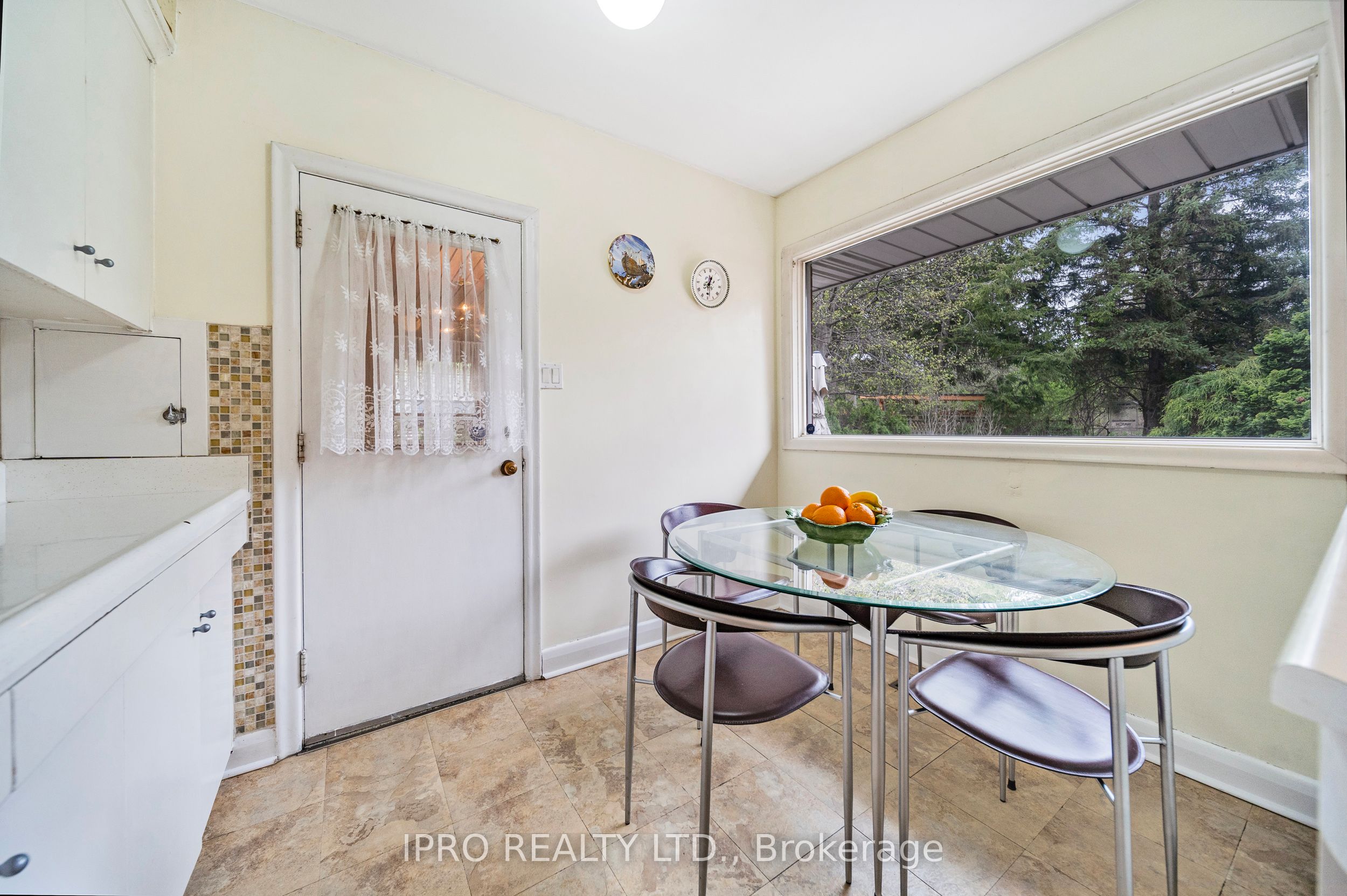2 Aylesbury Road Property Photo 18