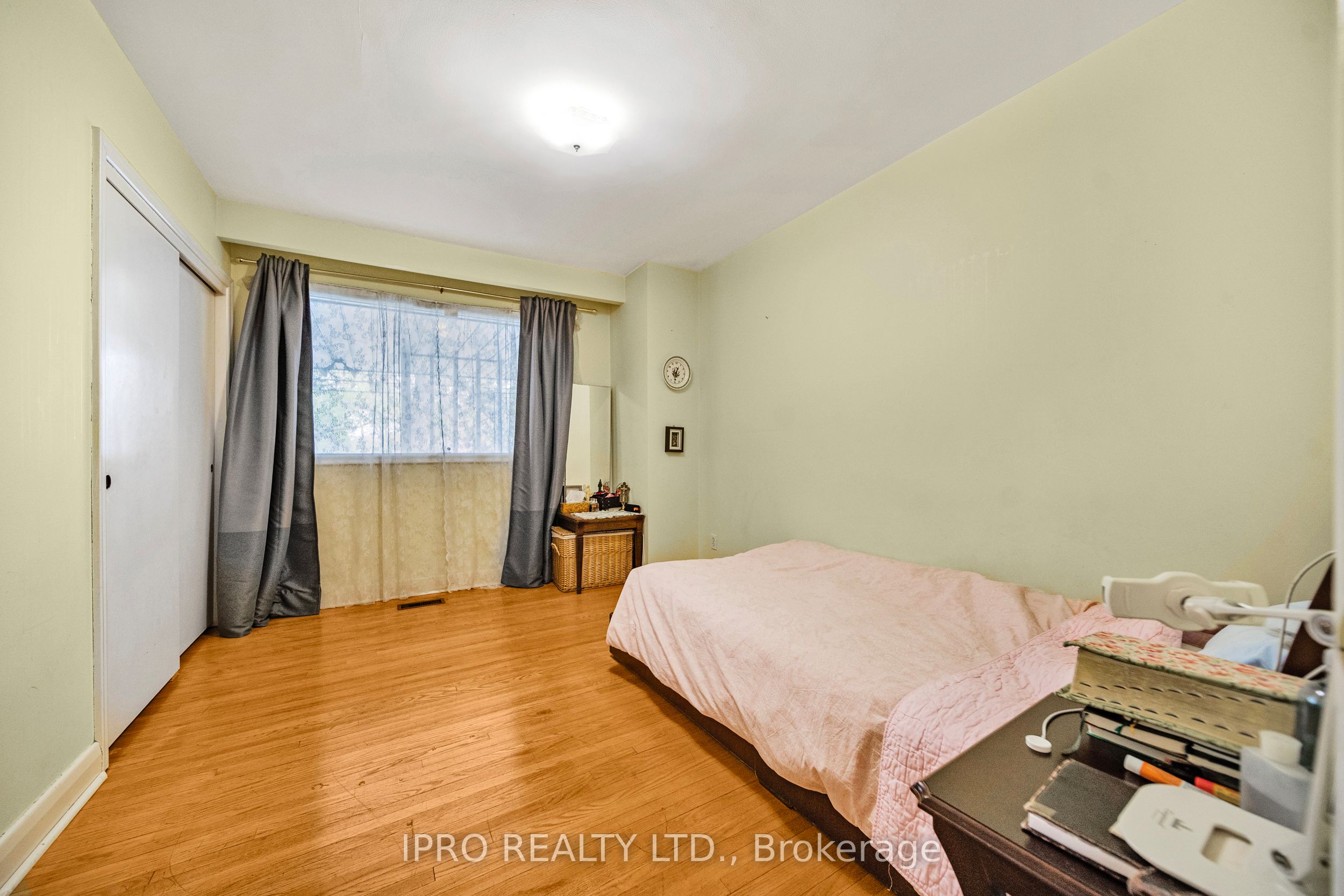 2 Aylesbury Road Property Photo 23