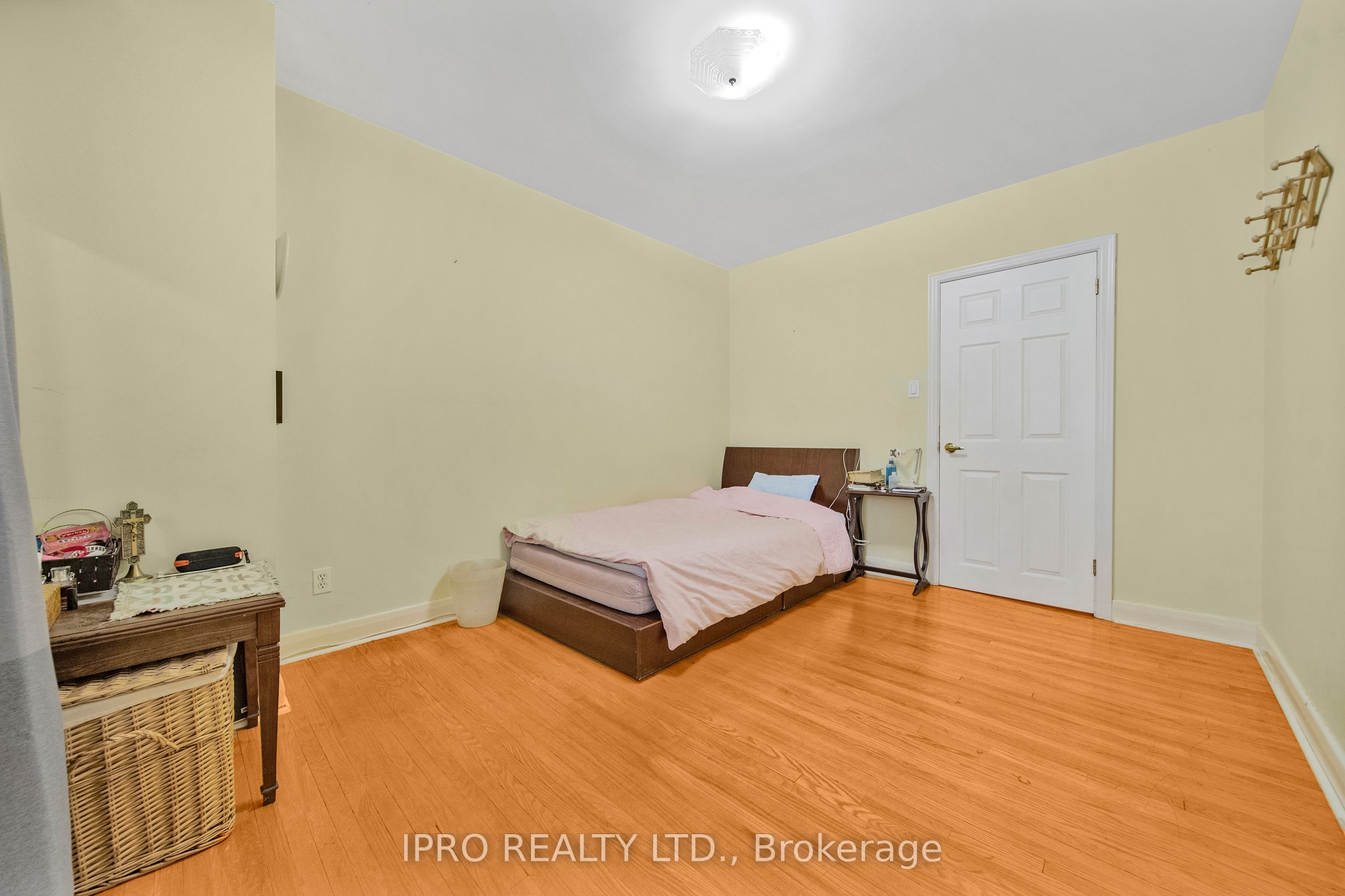 2 Aylesbury Road Property Photo 24