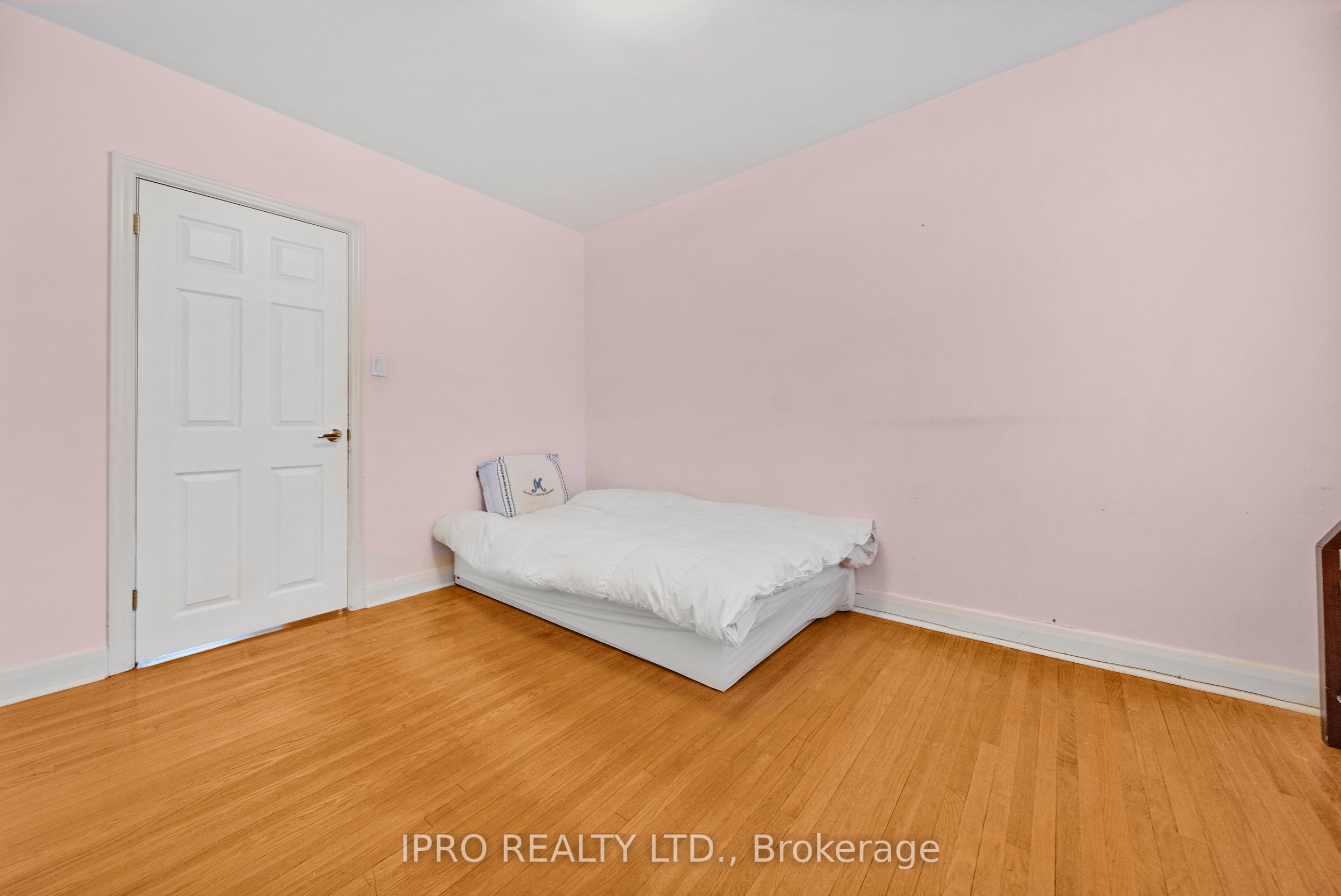 2 Aylesbury Road Property Photo 25
