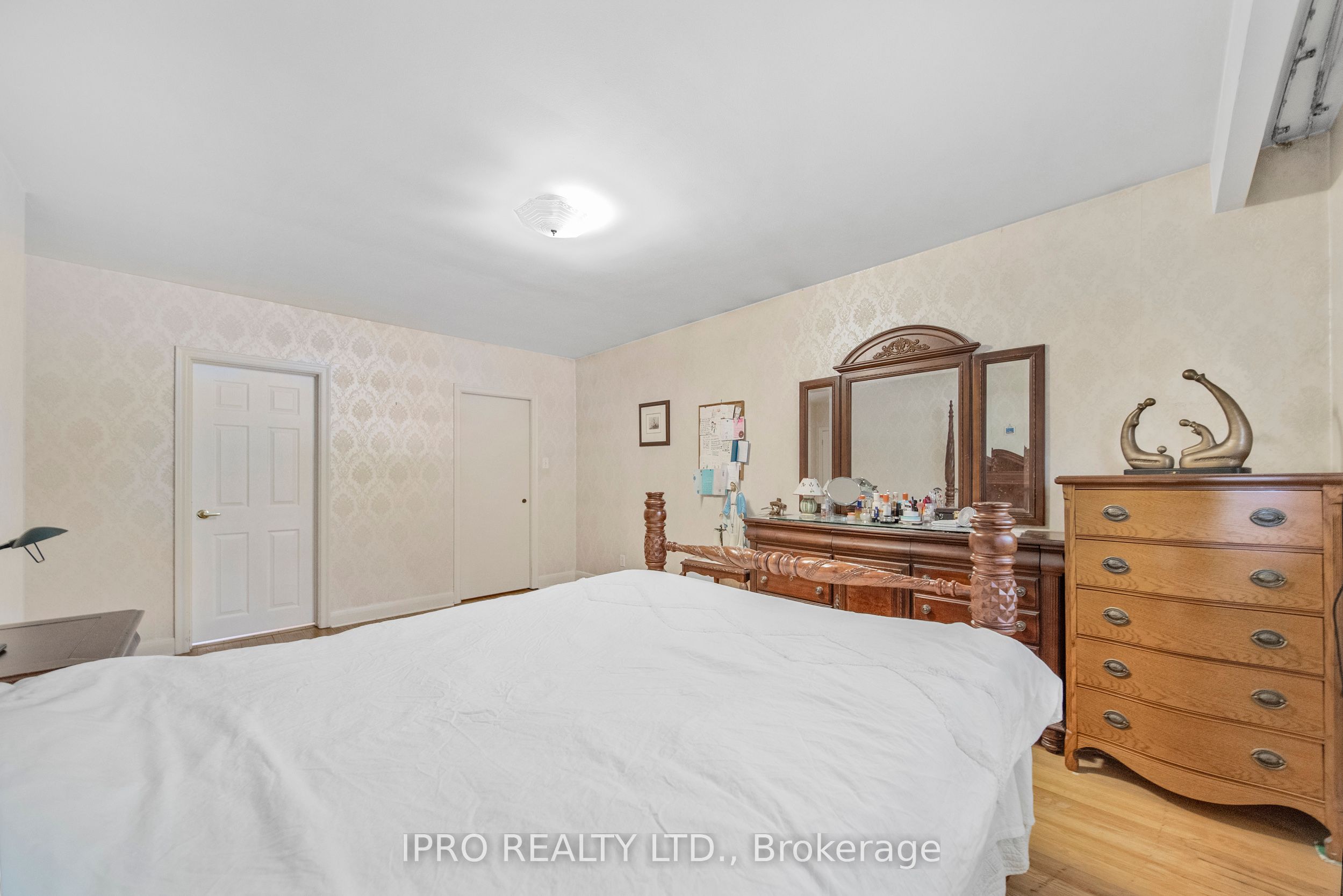 2 Aylesbury Road Property Photo 28