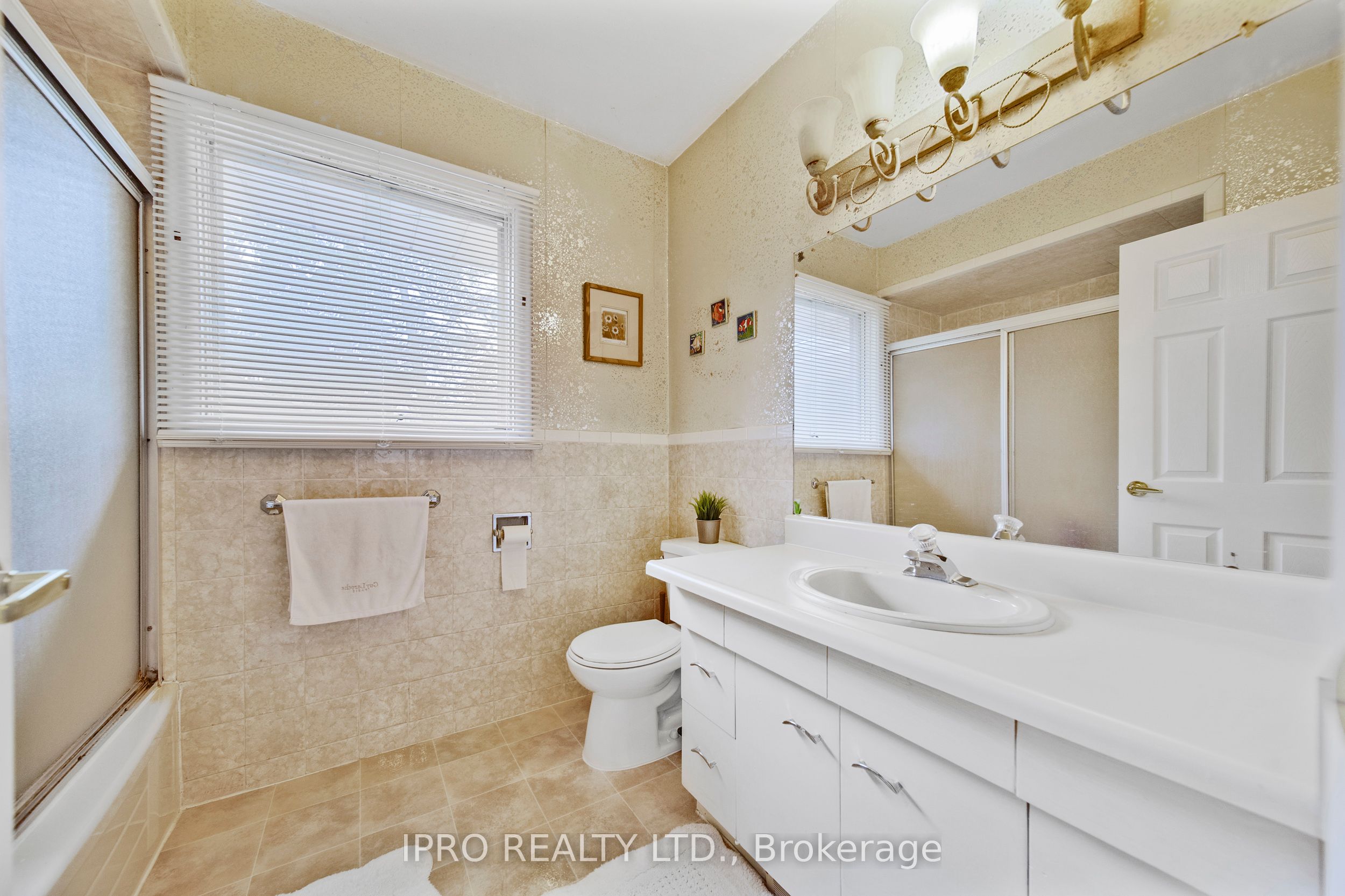 2 Aylesbury Road Property Photo 31