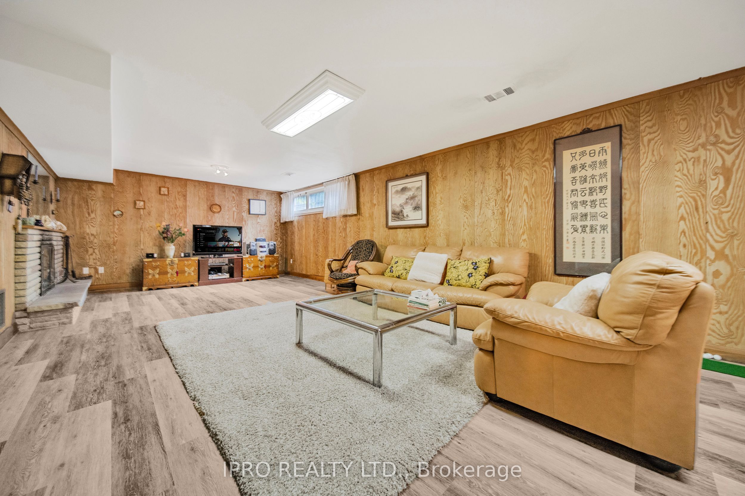 2 Aylesbury Road Property Photo 35