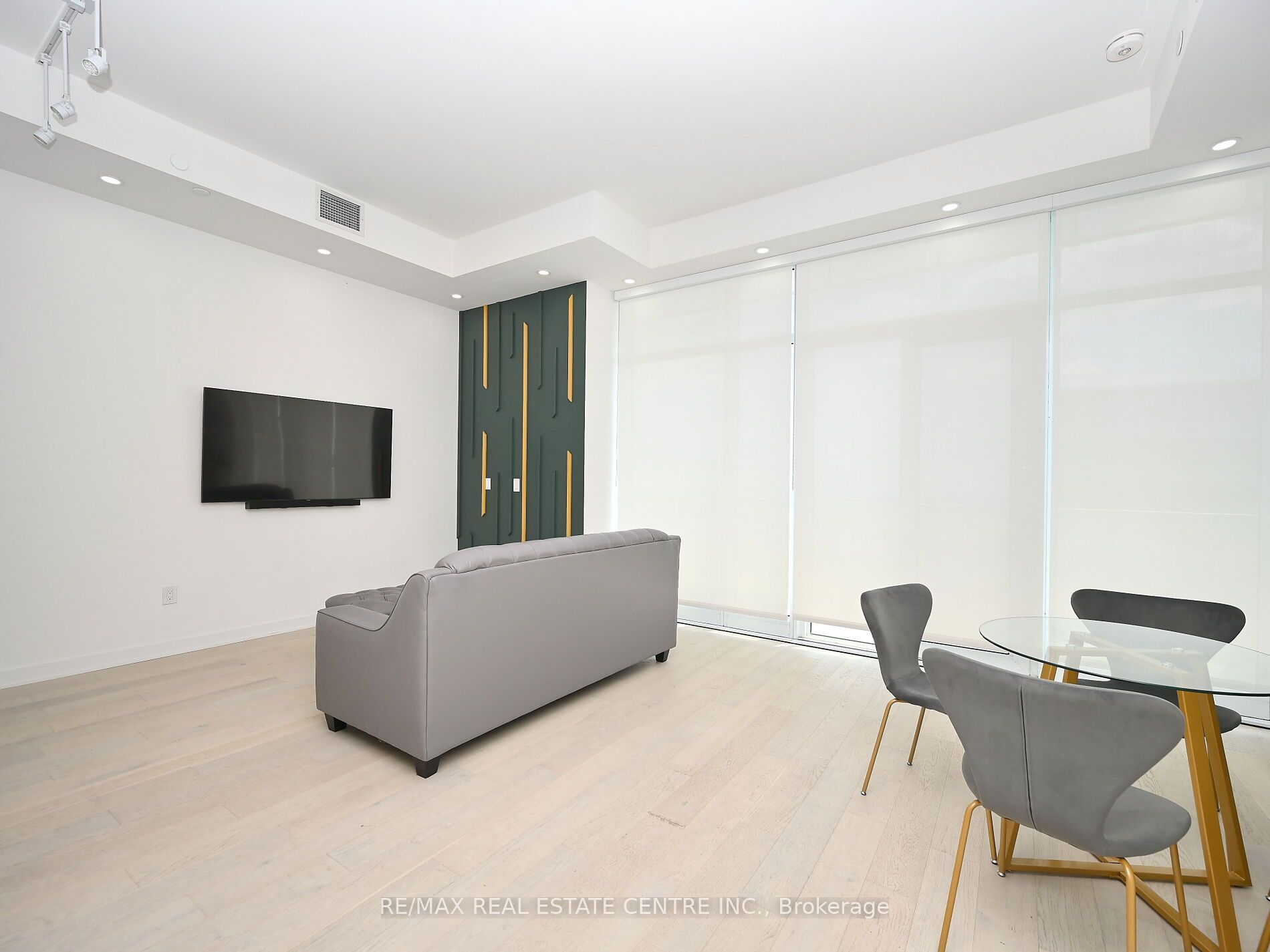 #6004 - 3900 Confederation Parkway Property Photo 7