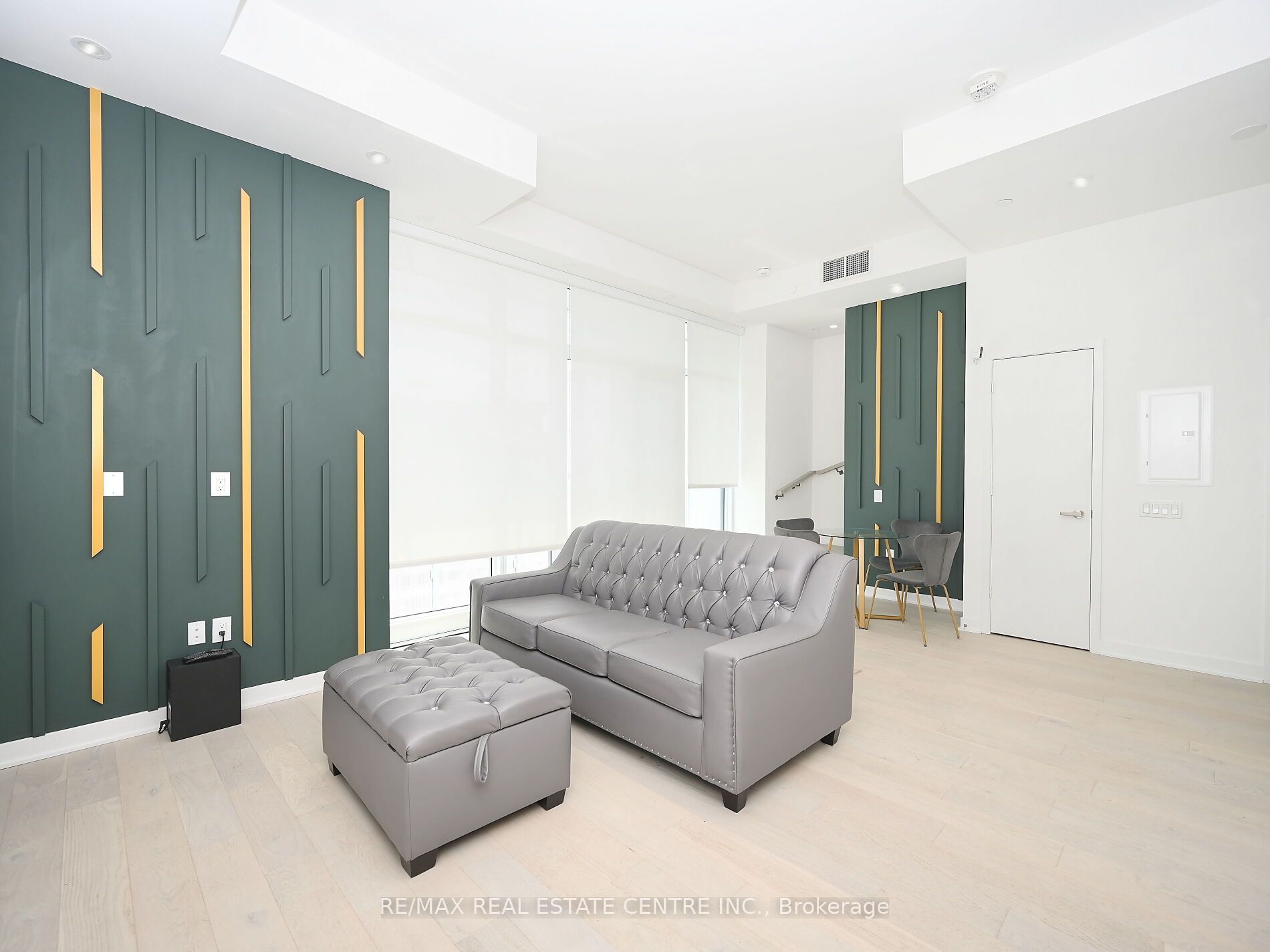 #6004 - 3900 Confederation Parkway Property Photo 10