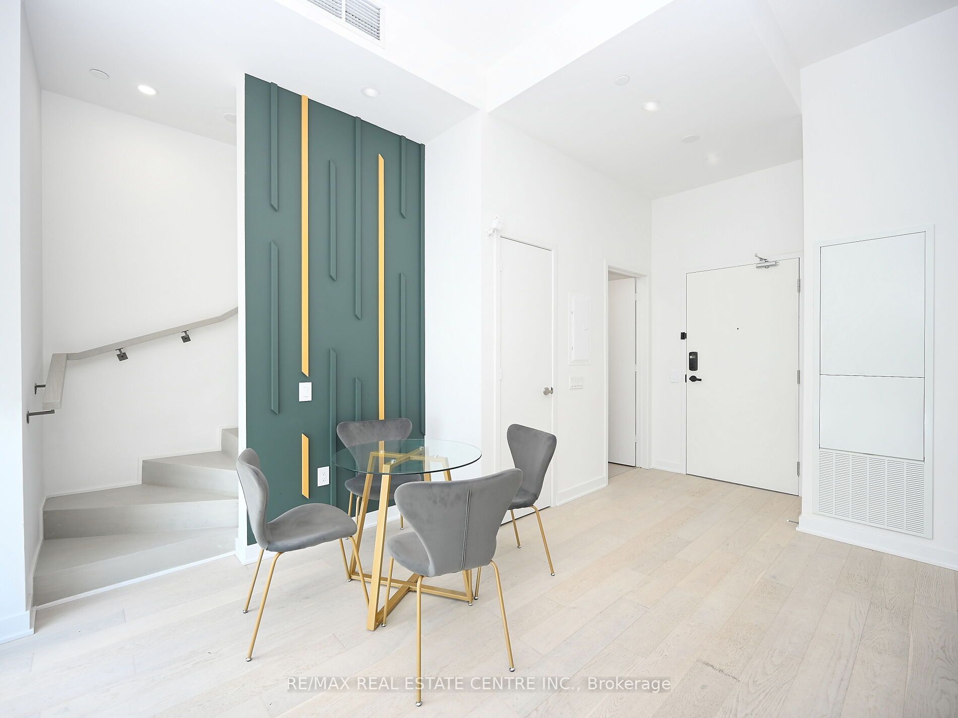 #6004 - 3900 Confederation Parkway Property Photo 13