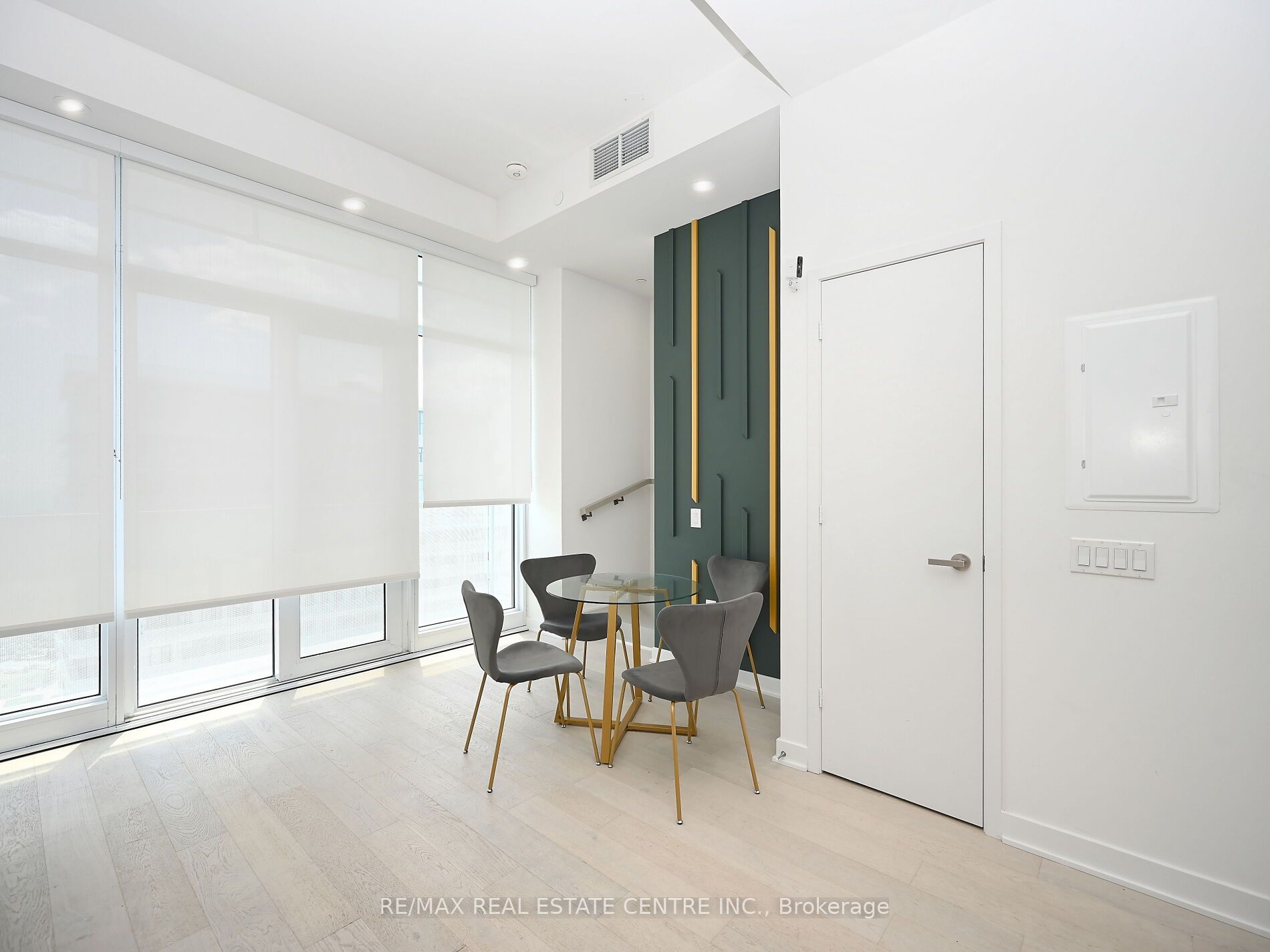 #6004 - 3900 Confederation Parkway Property Photo 14