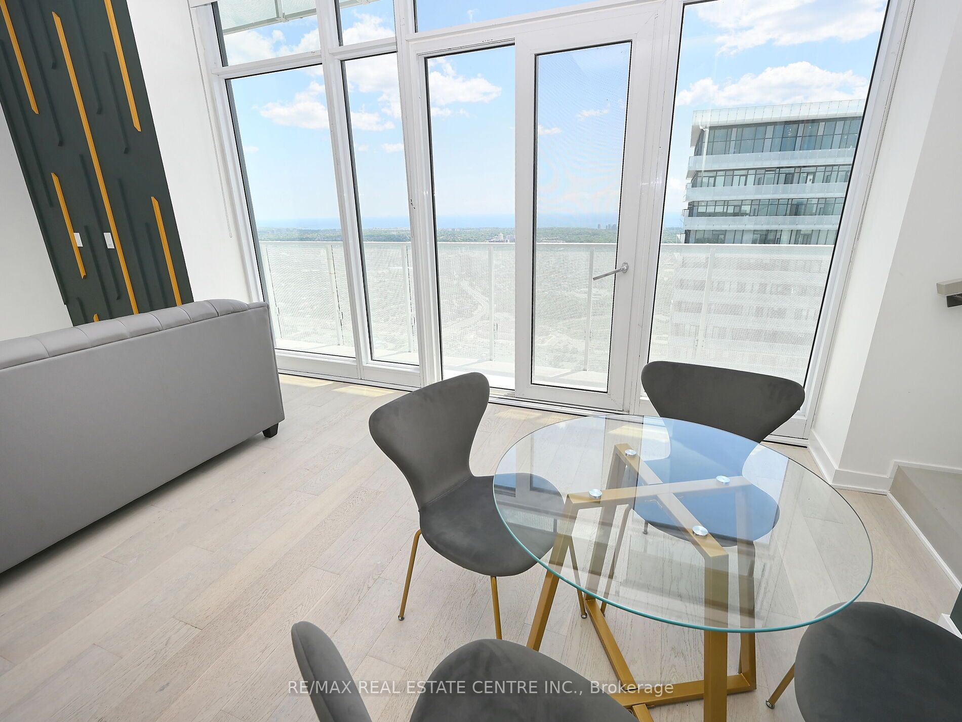 #6004 - 3900 Confederation Parkway Property Photo 15