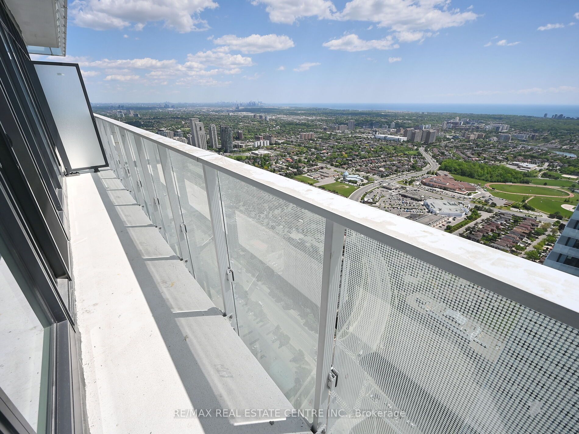 #6004 - 3900 Confederation Parkway Property Photo 16
