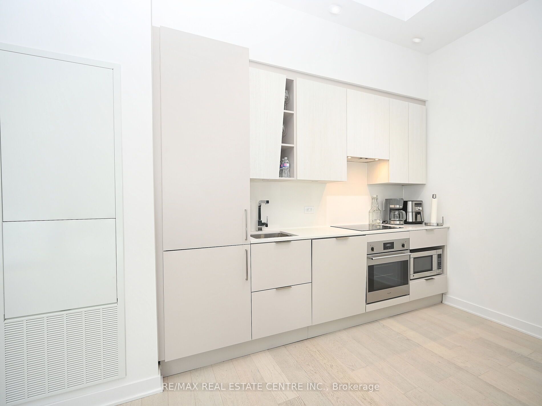 #6004 - 3900 Confederation Parkway Property Photo 18