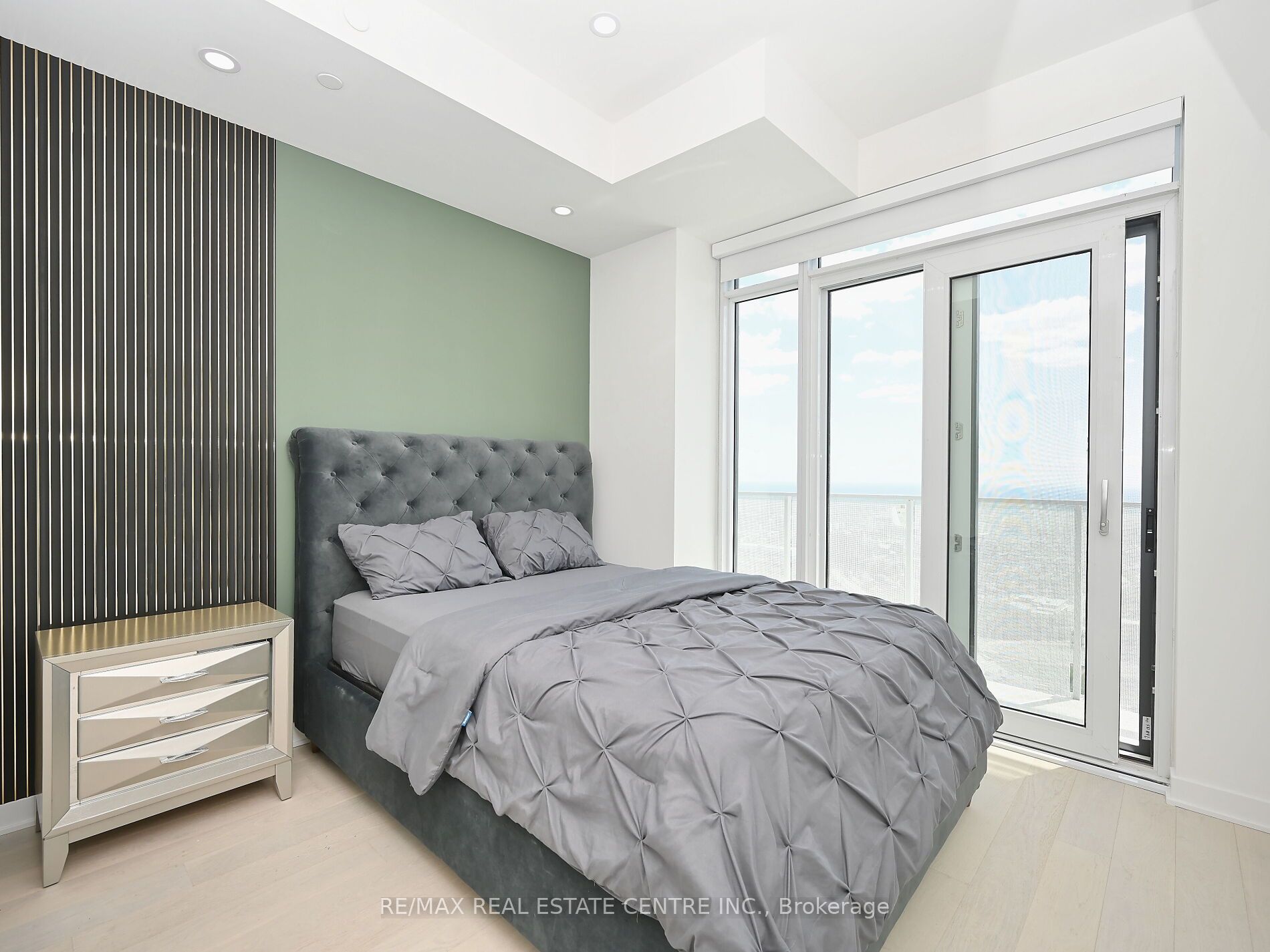 #6004 - 3900 Confederation Parkway Property Photo 23