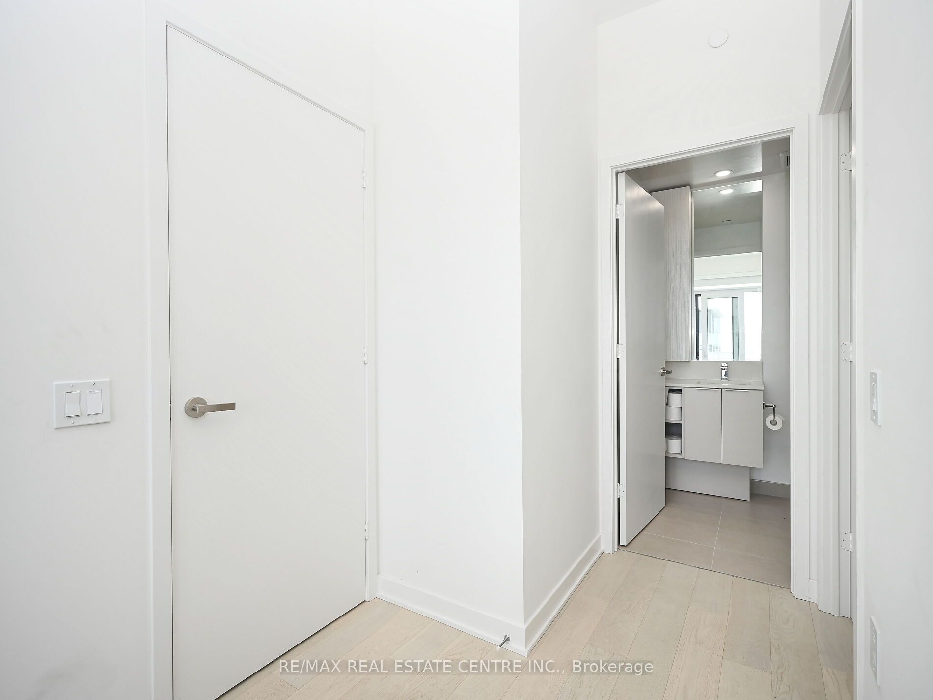 #6004 - 3900 Confederation Parkway Property Photo 25