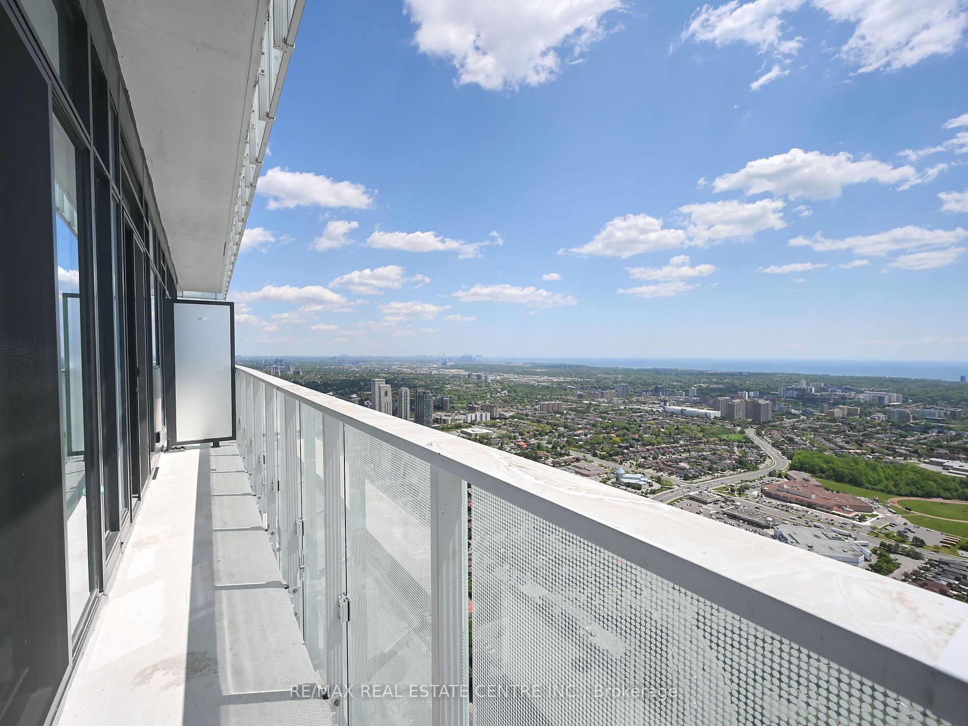 #6004 - 3900 Confederation Parkway Property Photo 27
