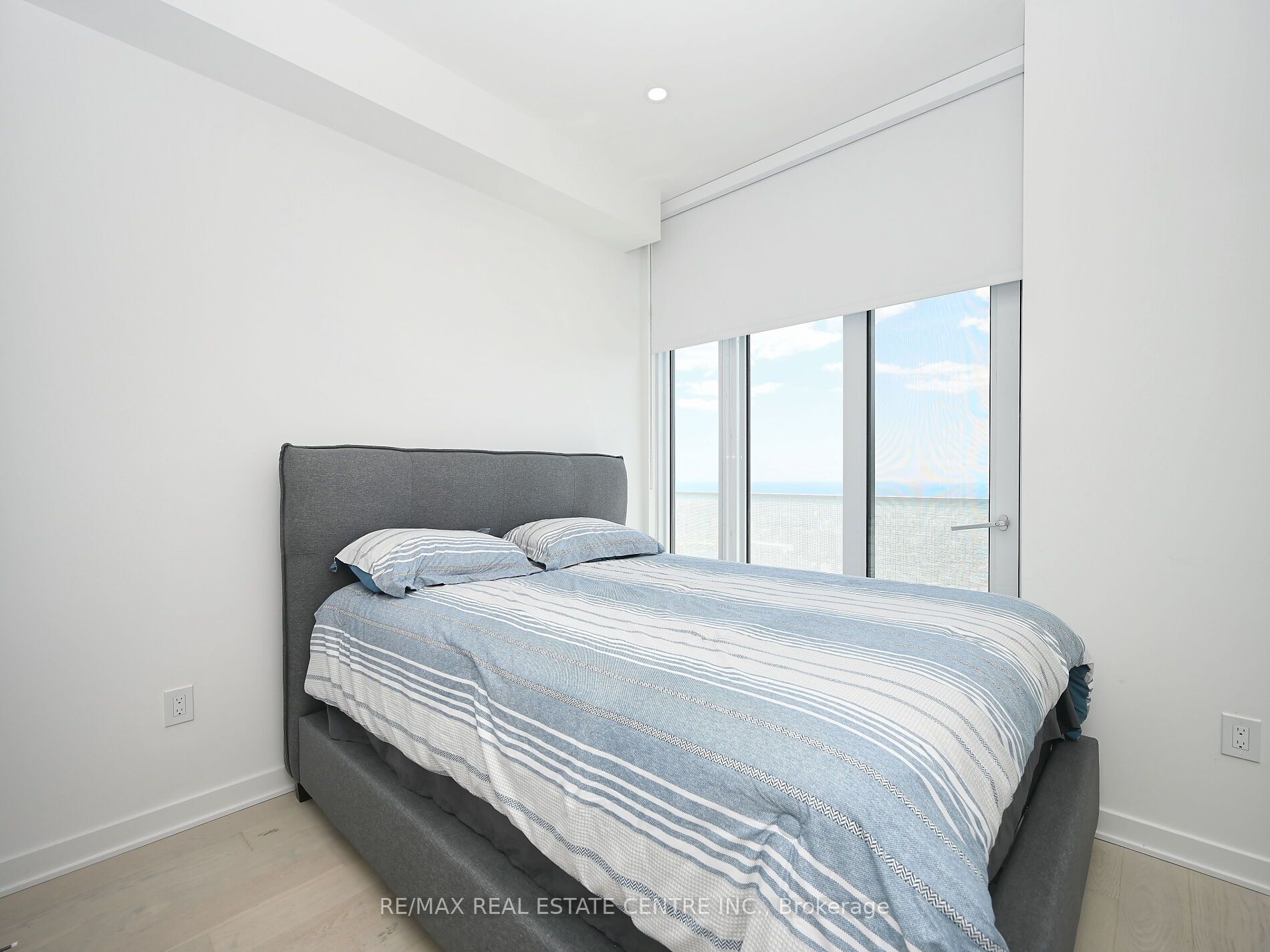 #6004 - 3900 Confederation Parkway Property Photo 29