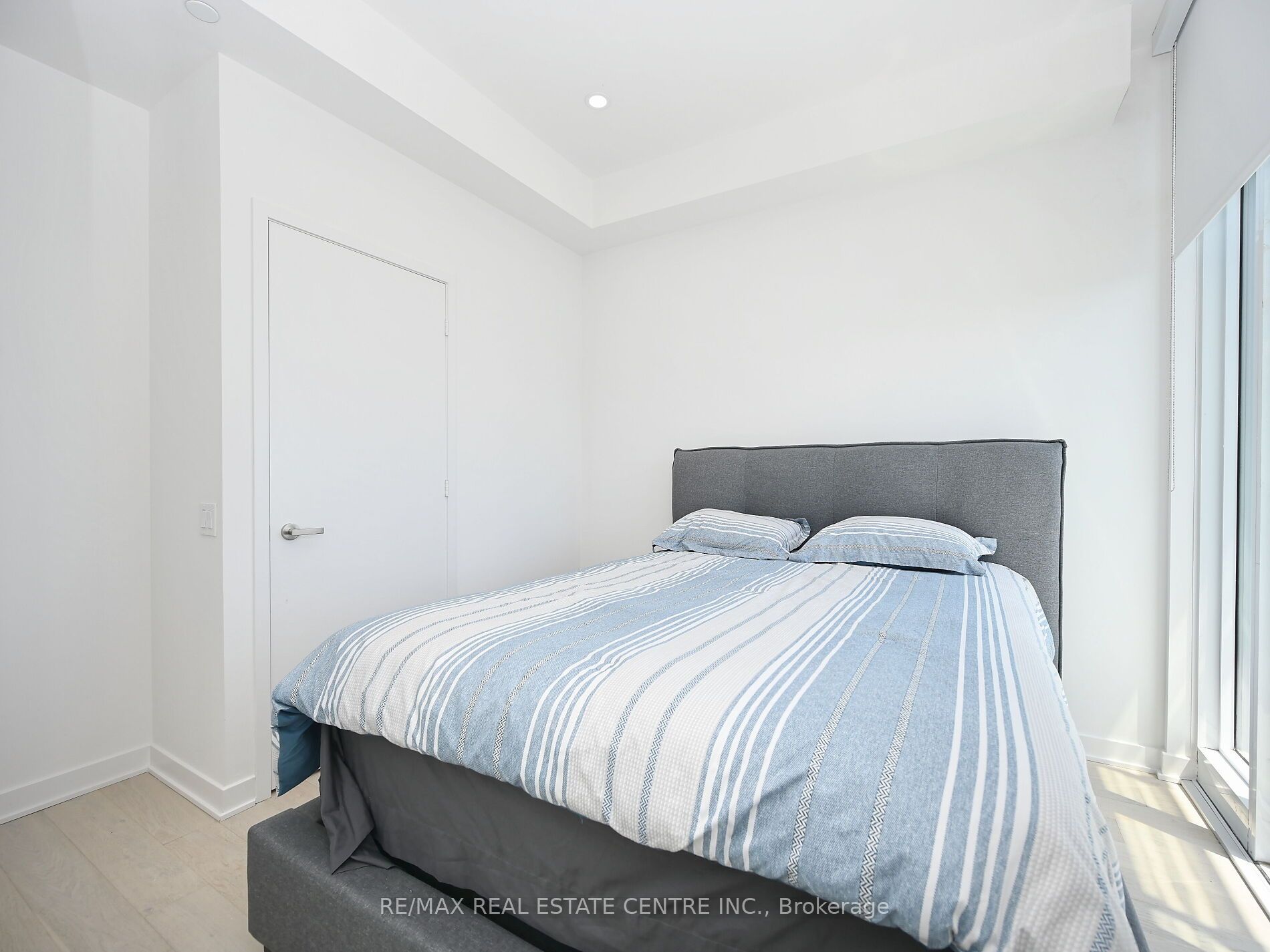 #6004 - 3900 Confederation Parkway Property Photo 30