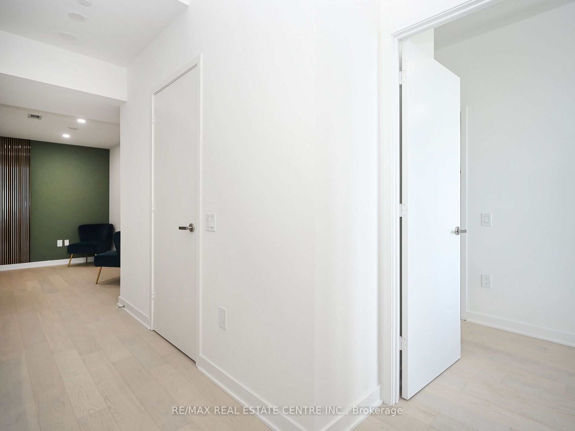 #6004 - 3900 Confederation Parkway Property Photo 35