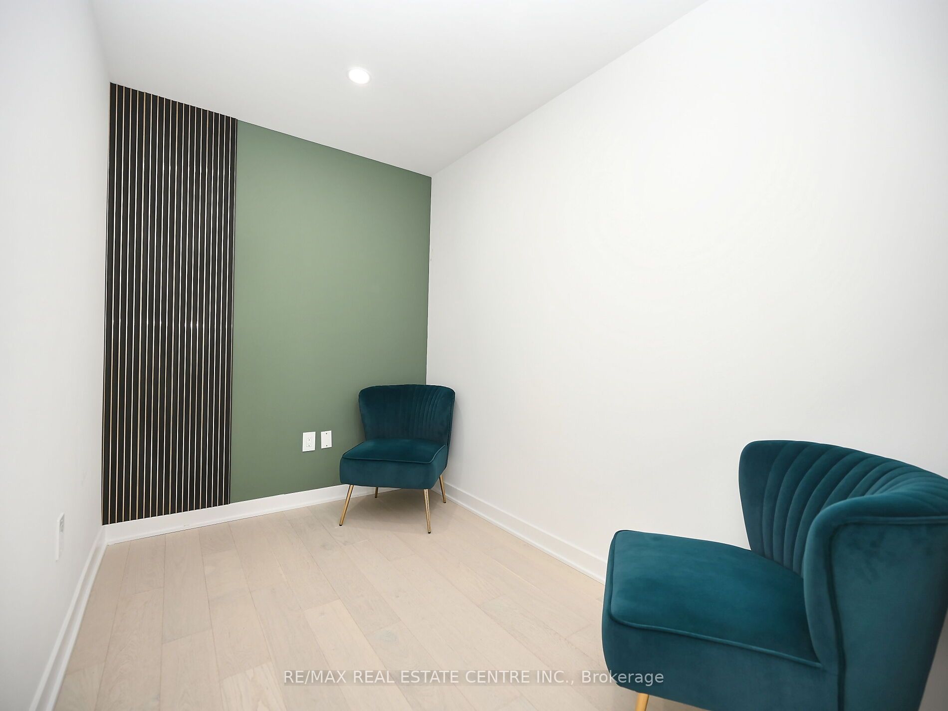 #6004 - 3900 Confederation Parkway Property Photo 36