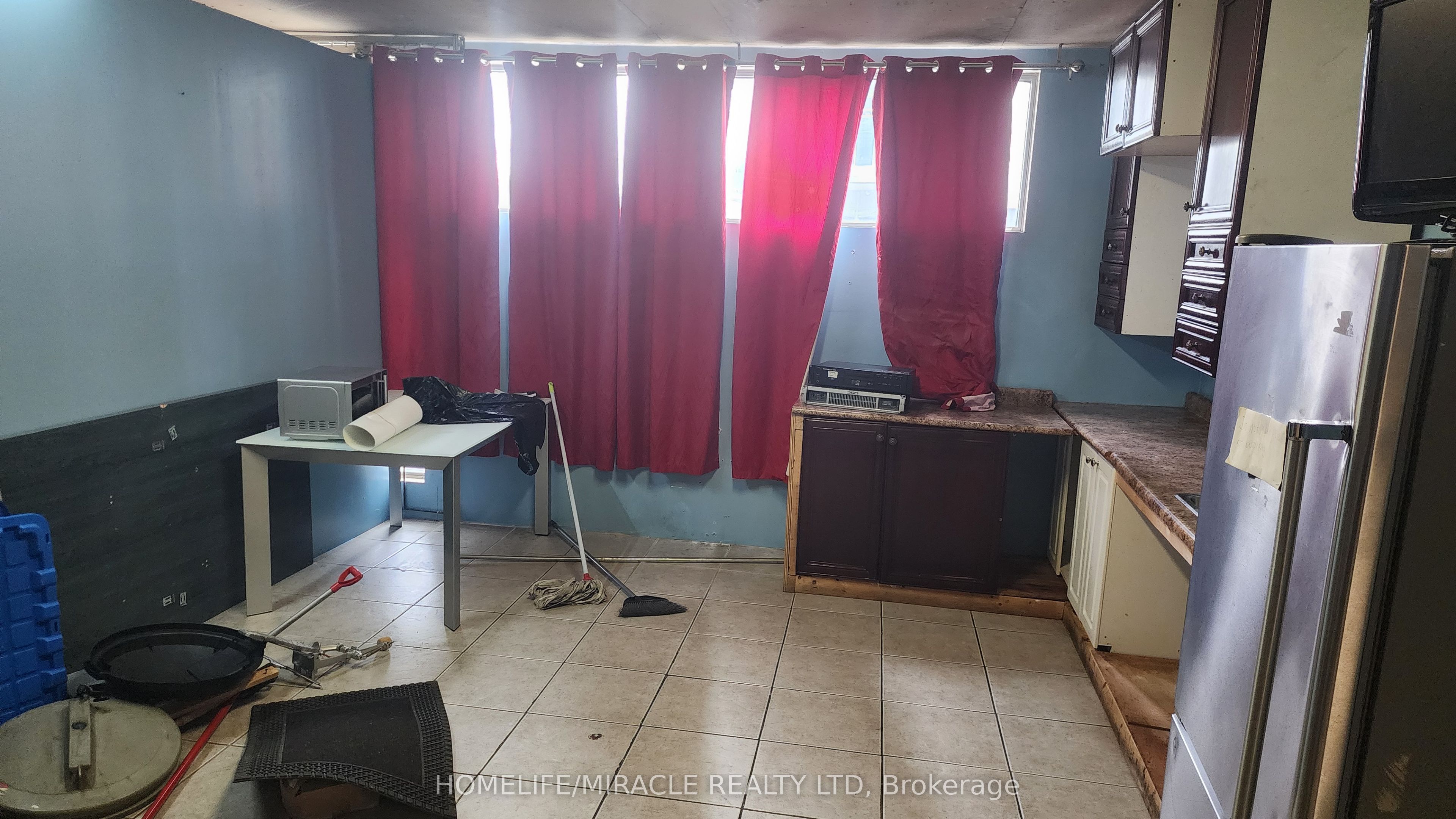 2464 Weston Road Property Photo 5