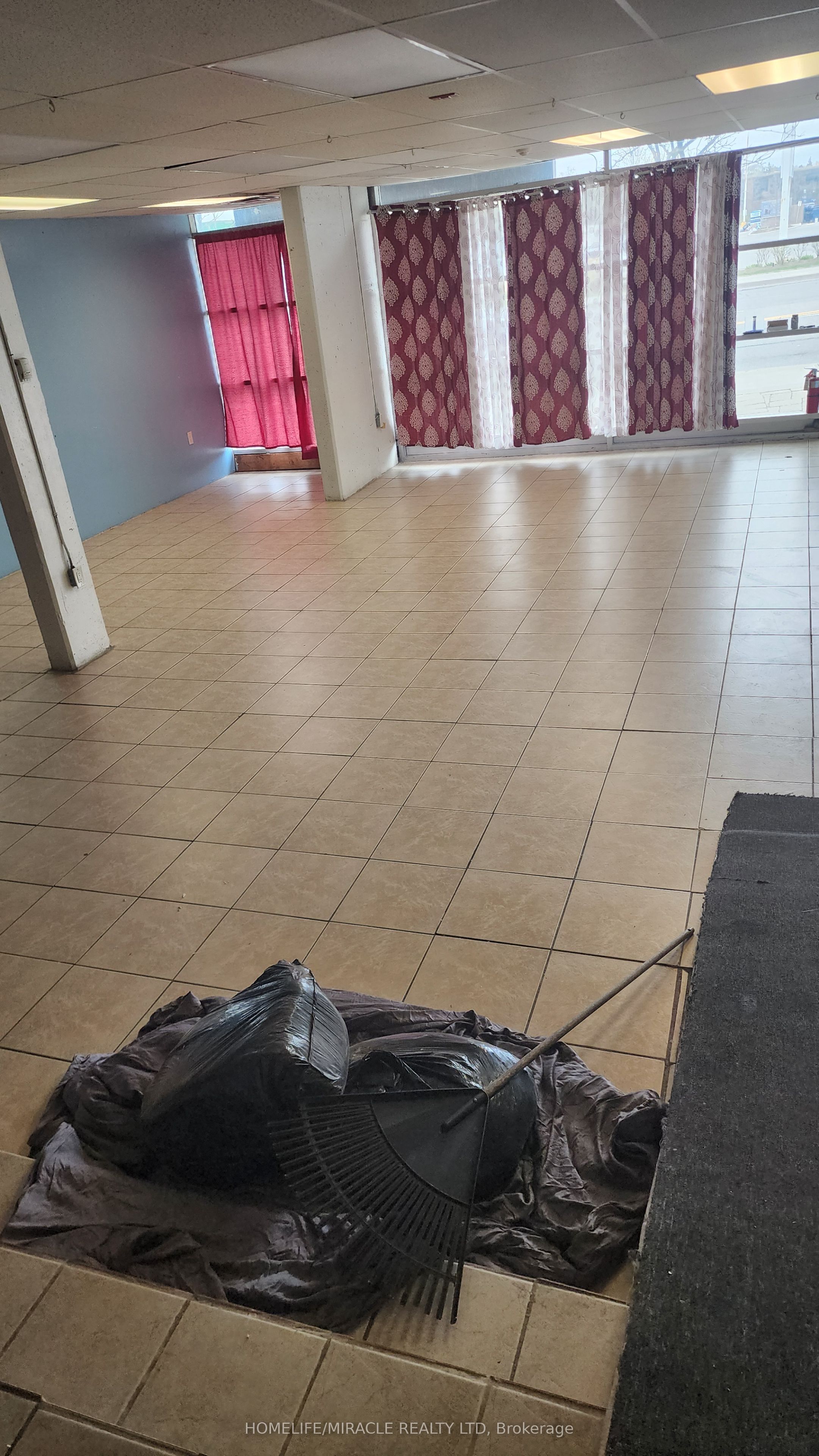 2464 Weston Road Property Photo 6