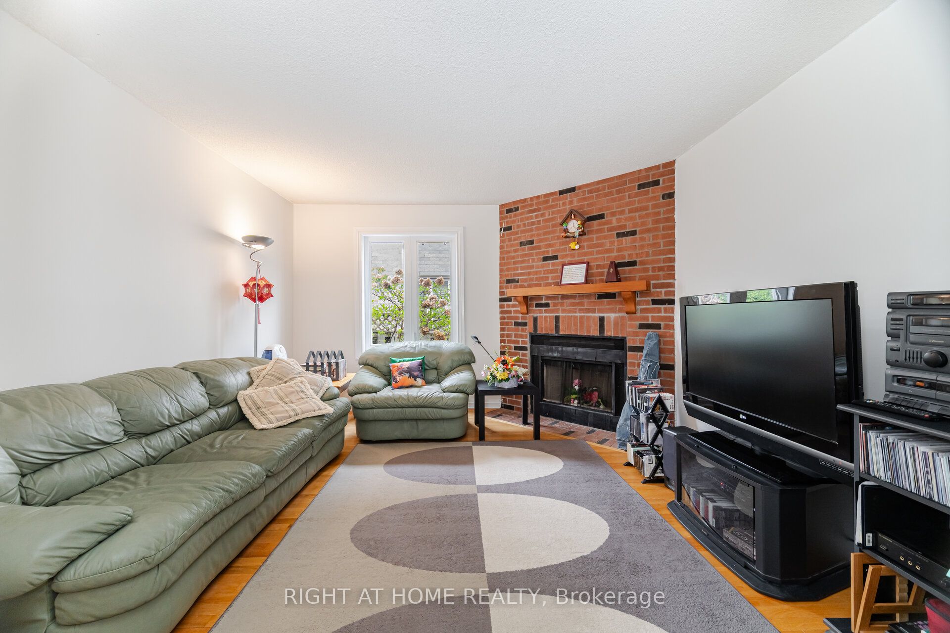 5253 Palomar Crescent Property Photo 7