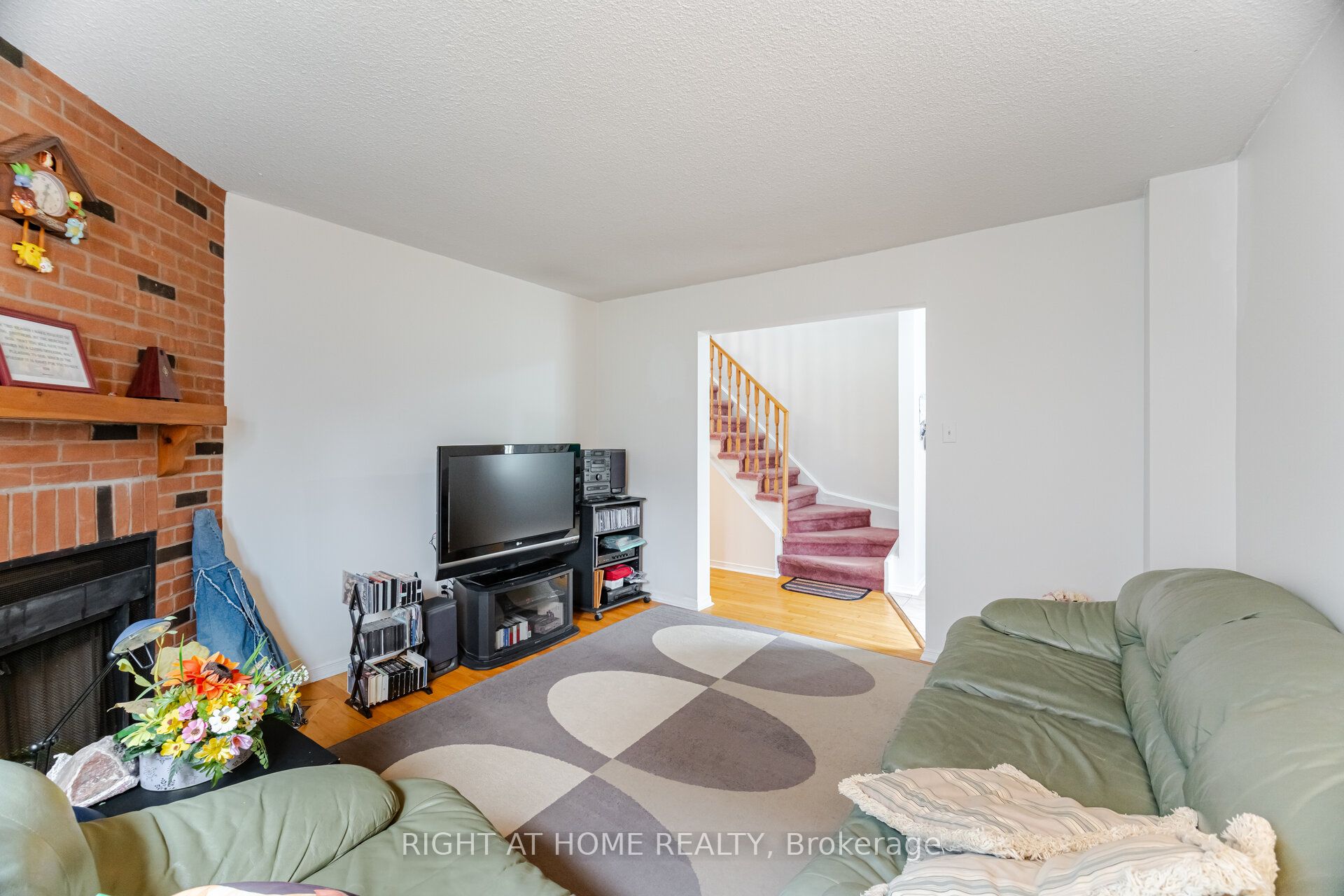 5253 Palomar Crescent Property Photo 8