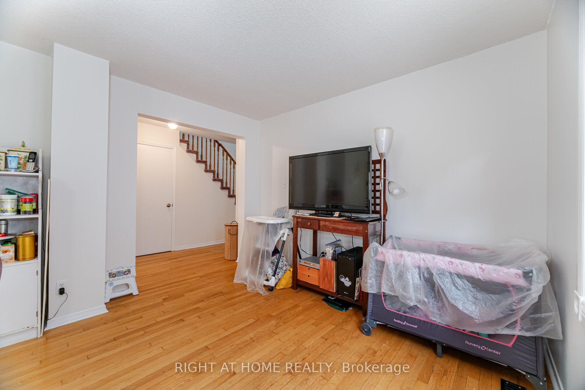 5253 Palomar Crescent Property Photo 9