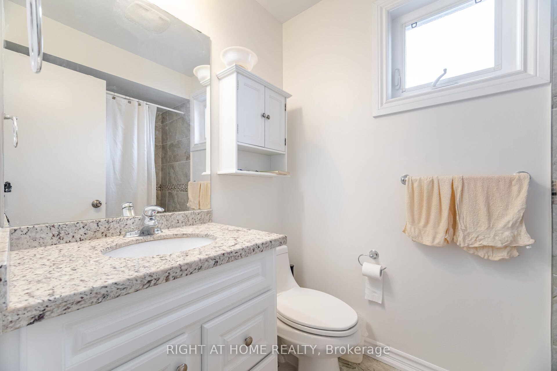 5253 Palomar Crescent Property Photo 23