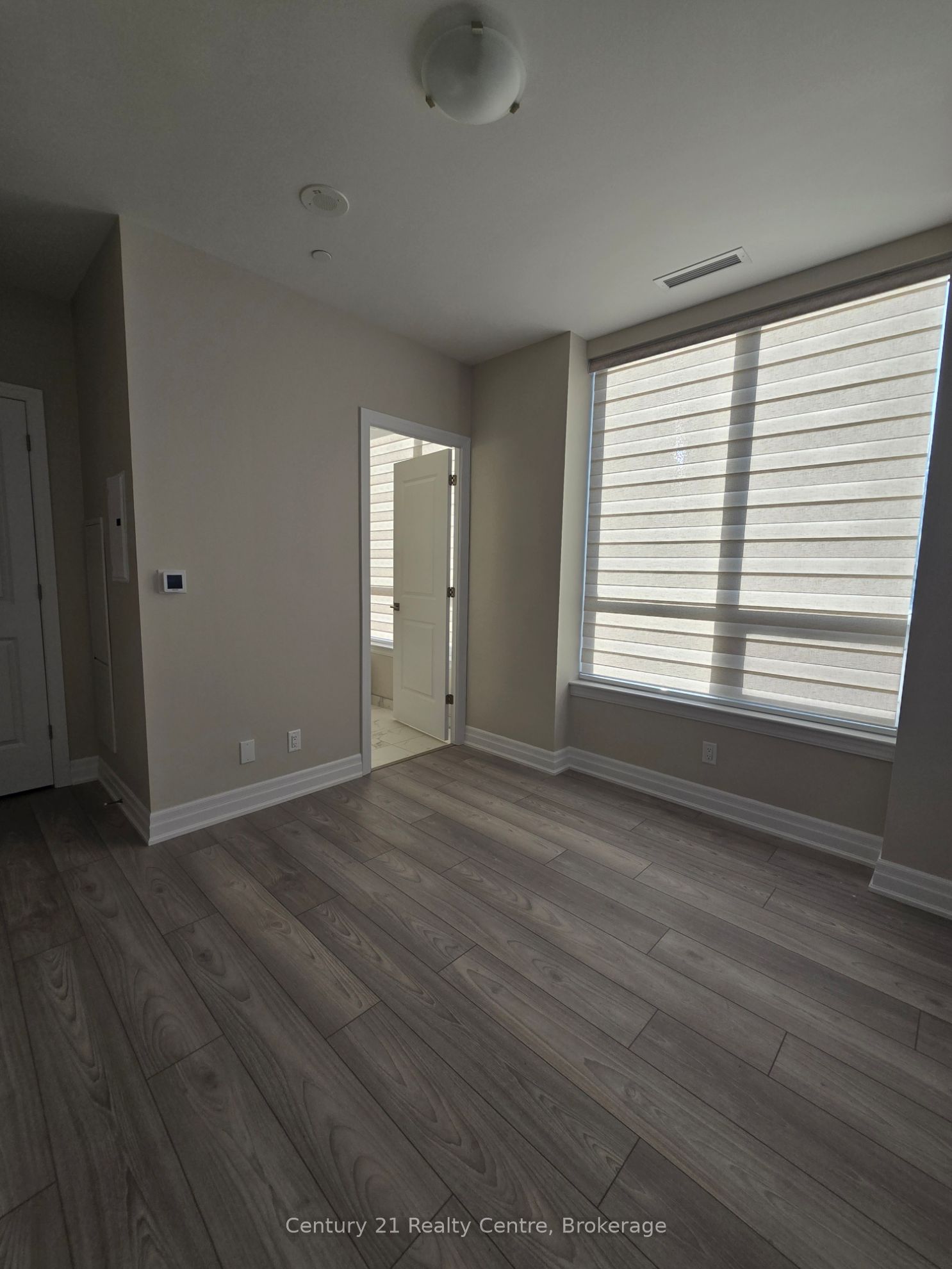 #2002 - 30 Elm Drive Property Photo 14