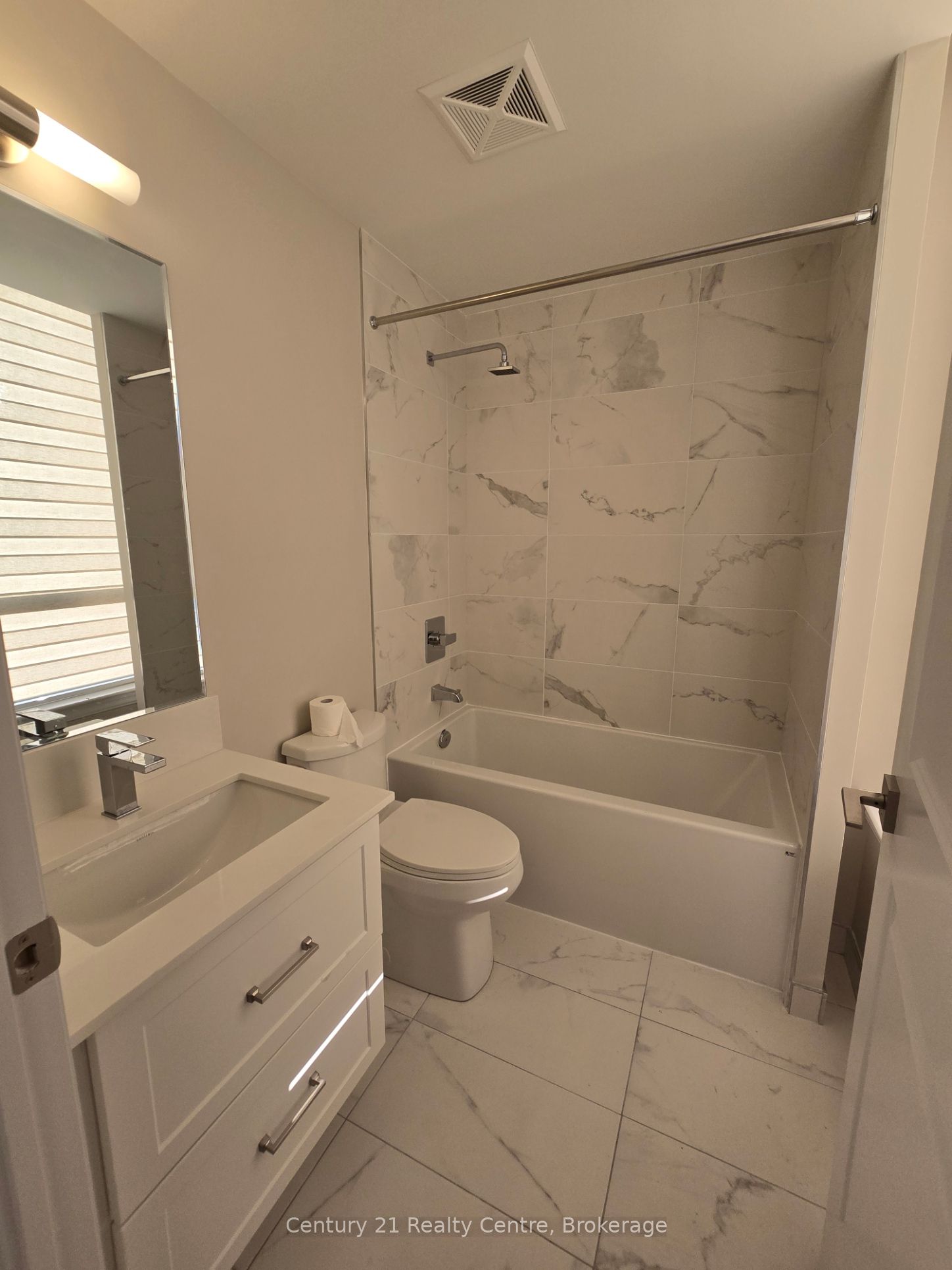 #2002 - 30 Elm Drive Property Photo 16