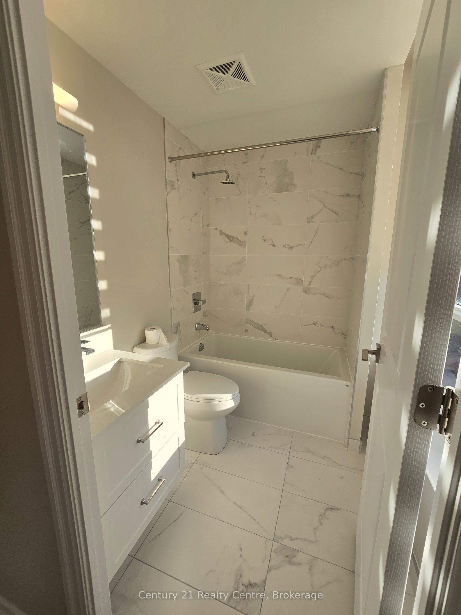 #2002 - 30 Elm Drive Property Photo 17