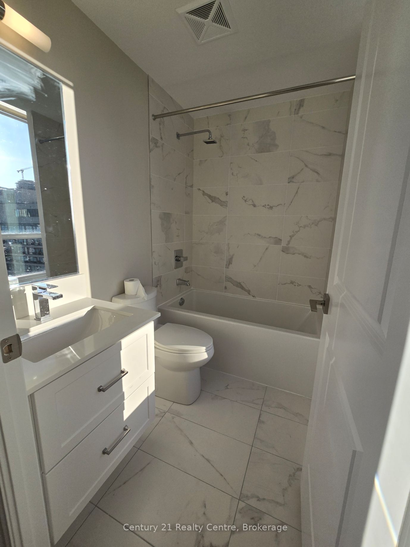 #2002 - 30 Elm Drive Property Photo 20