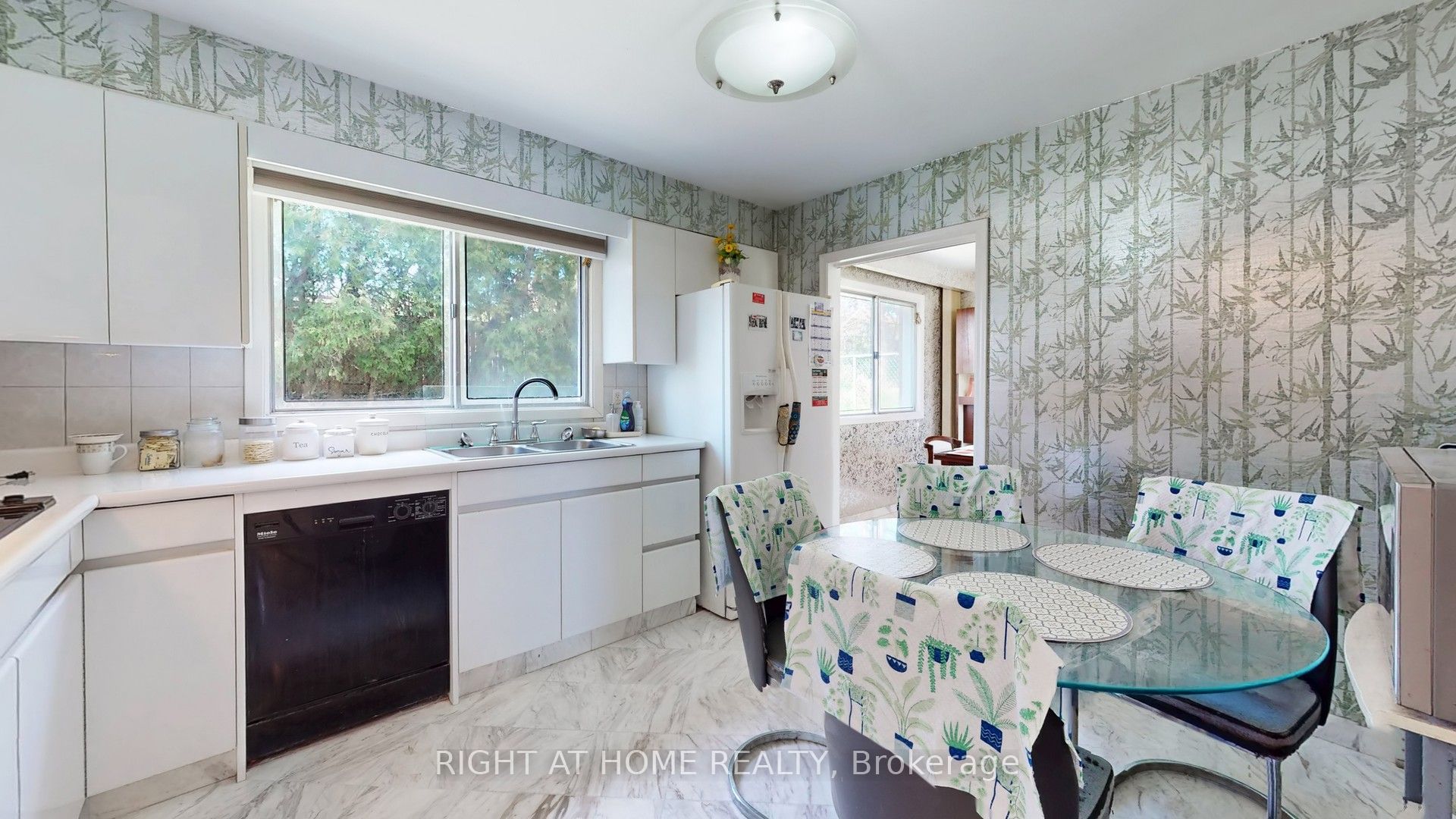 106 Grandravine Drive Property Photo 11