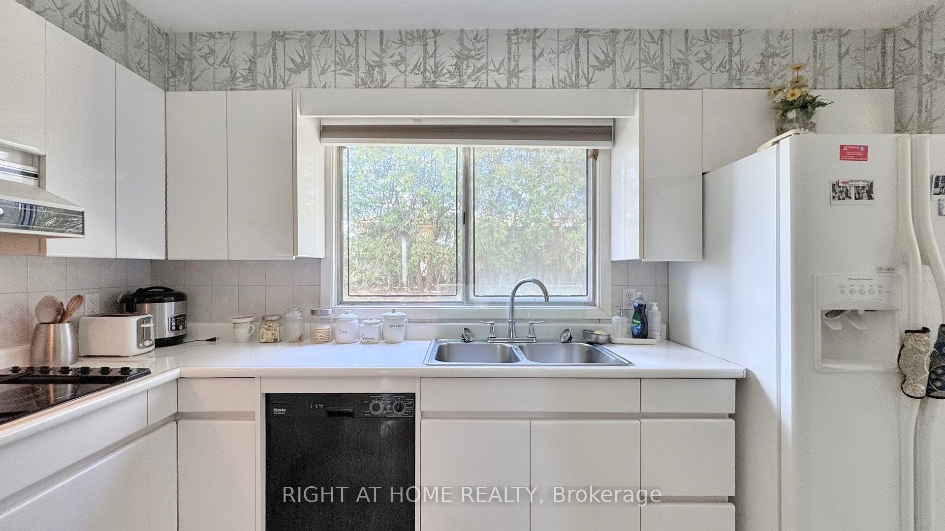 106 Grandravine Drive Property Photo 15