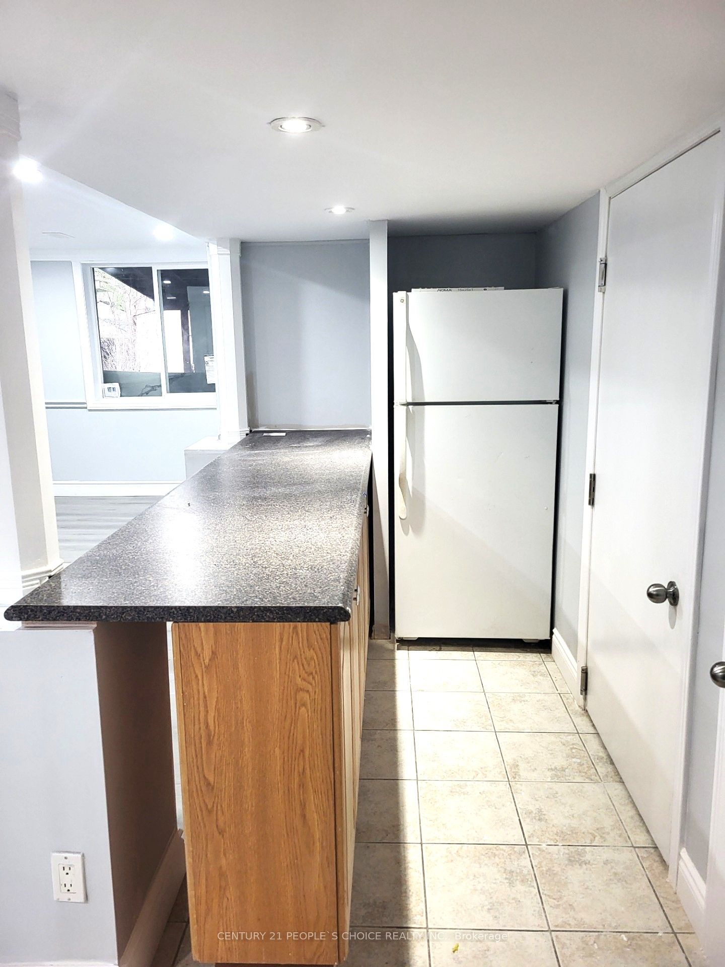 #(walkout Unit) - 2638 Sherhill Drive Property Photo 4