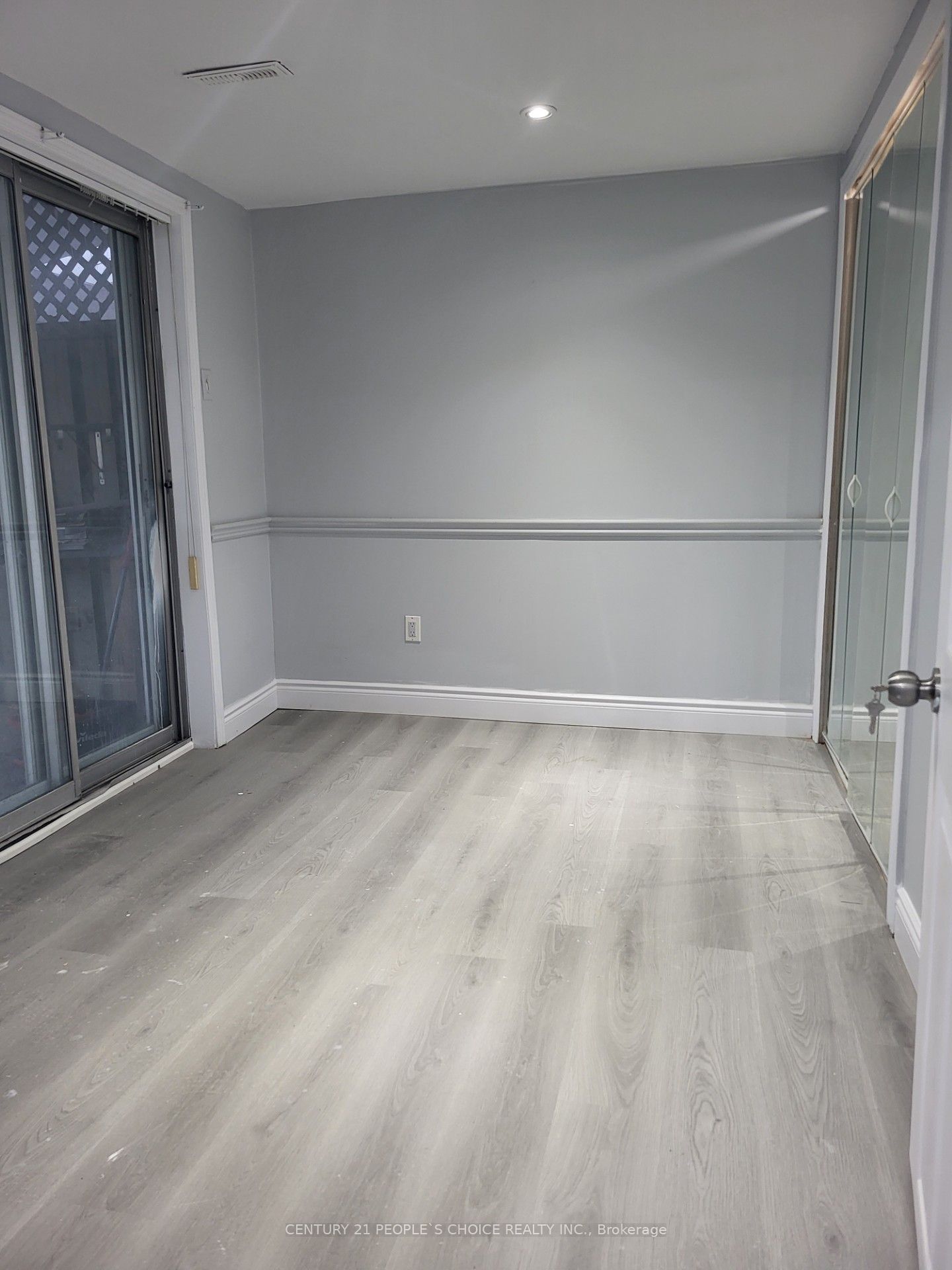 #(walkout Unit) - 2638 Sherhill Drive Property Photo 8