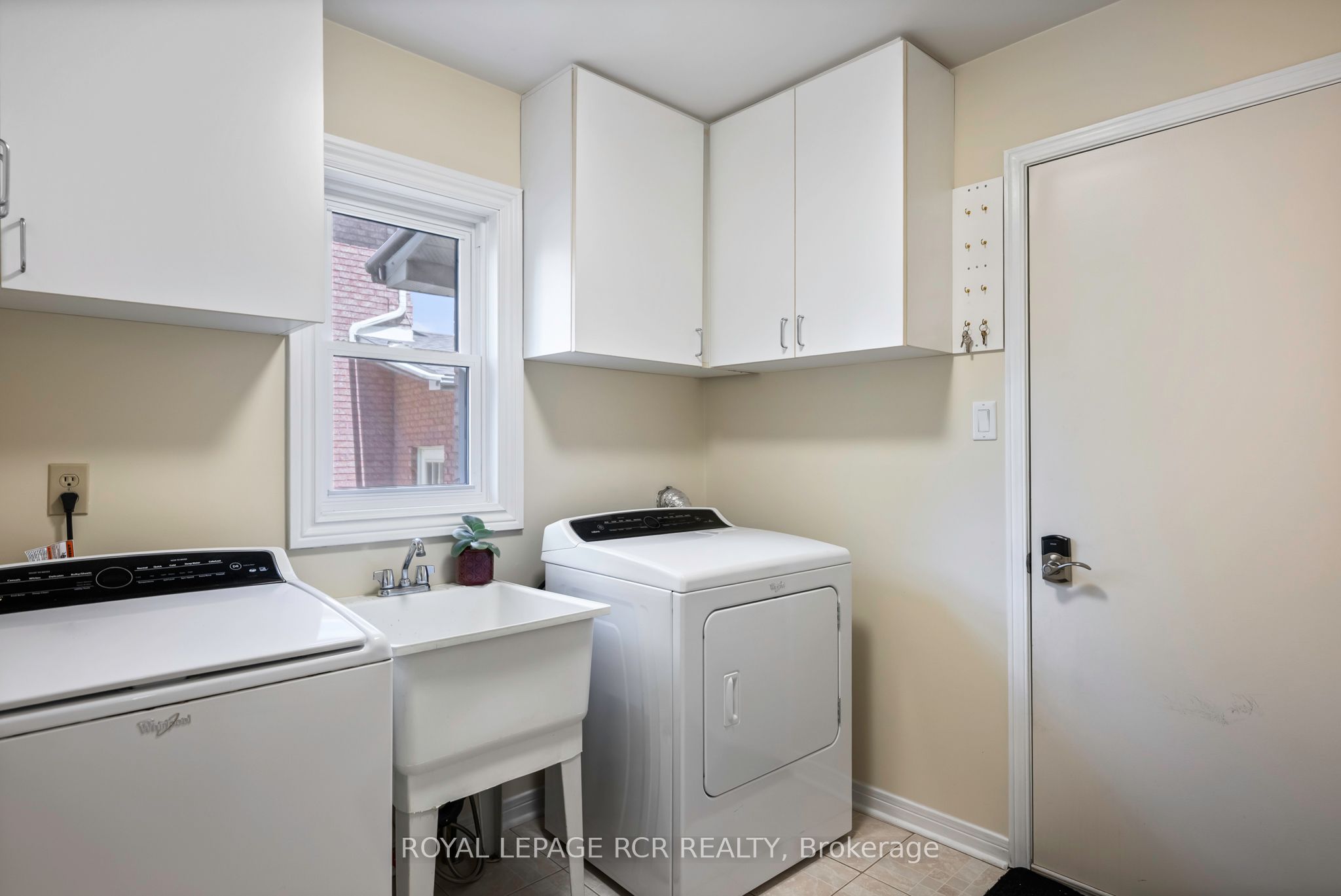 243 Beechfield Crescent Property Photo 22
