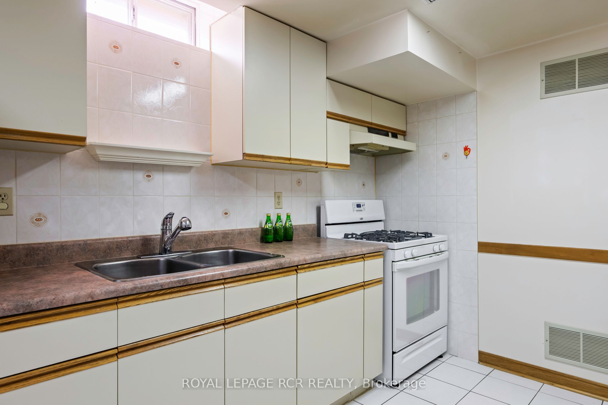 243 Beechfield Crescent Property Photo 32