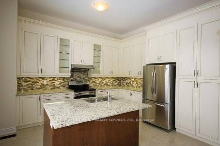 58 Mediterranean Crescent Property Photo 2
