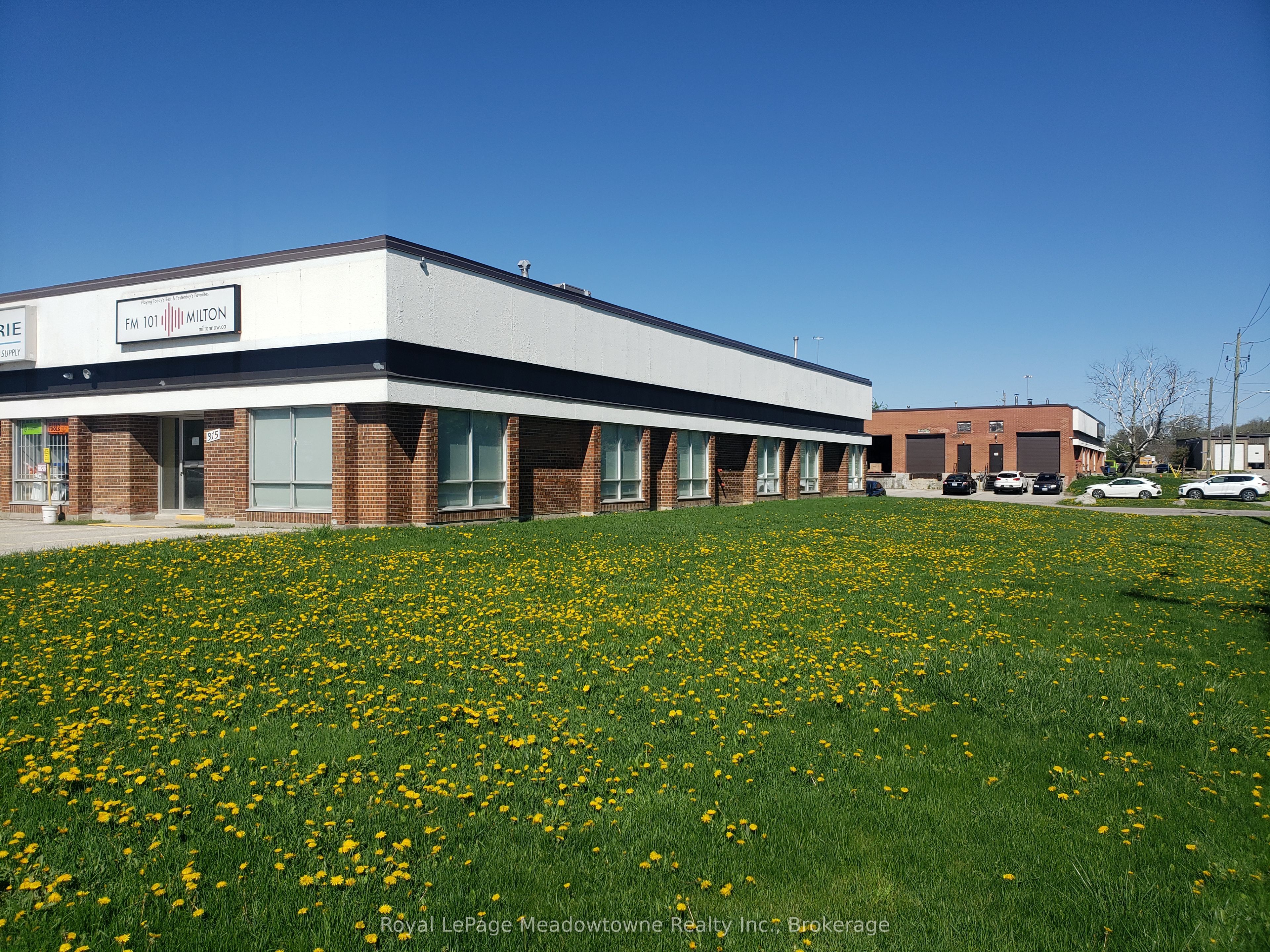 315 Steeles Avenue E Property Photo 1