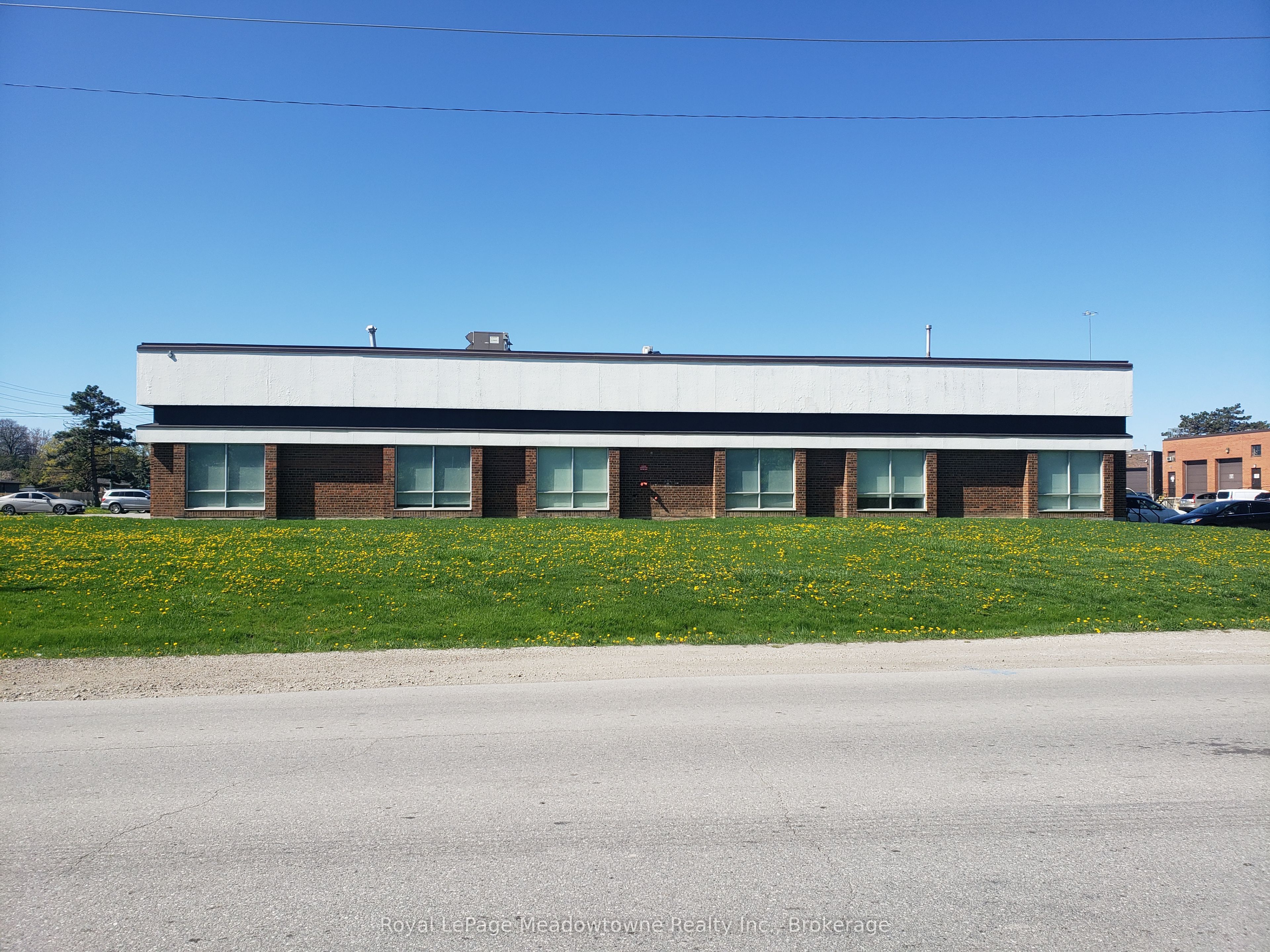 315 Steeles Avenue E Property Photo 2