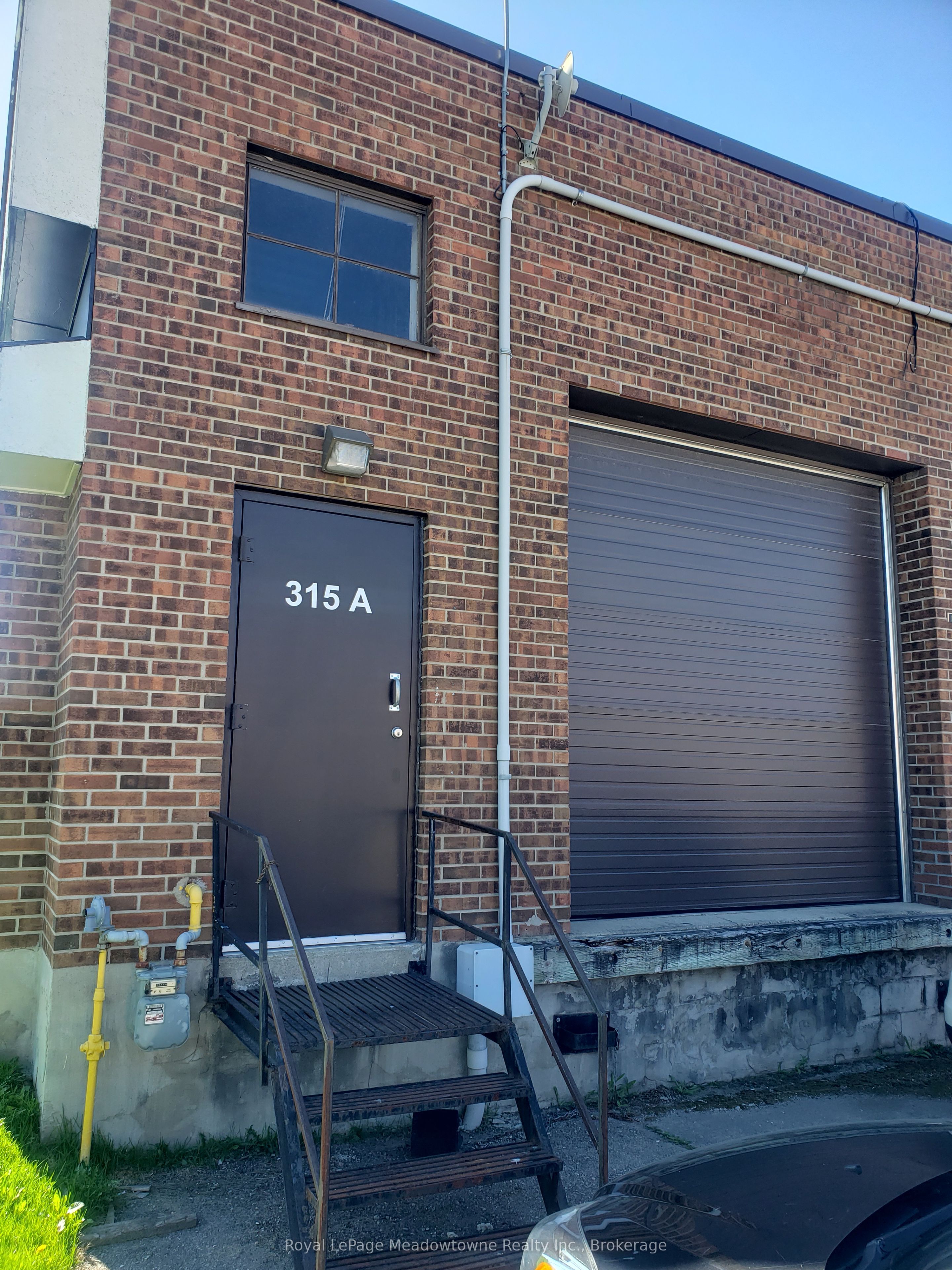 315 Steeles Avenue E Property Photo 3