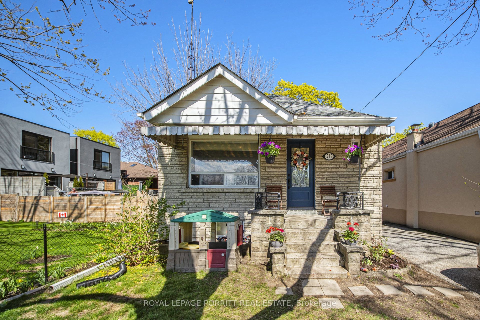217 Alderbrae Avenue Property Photo 1